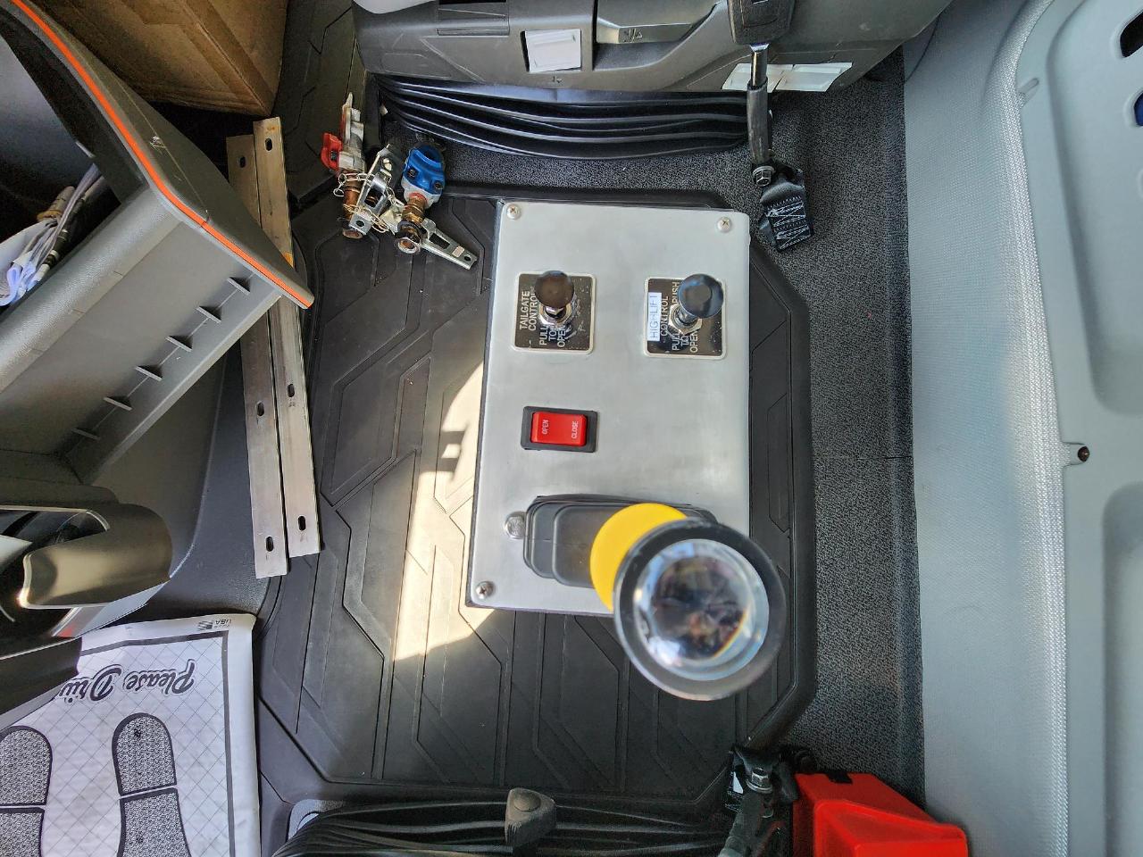 2025 Volvo - image 9