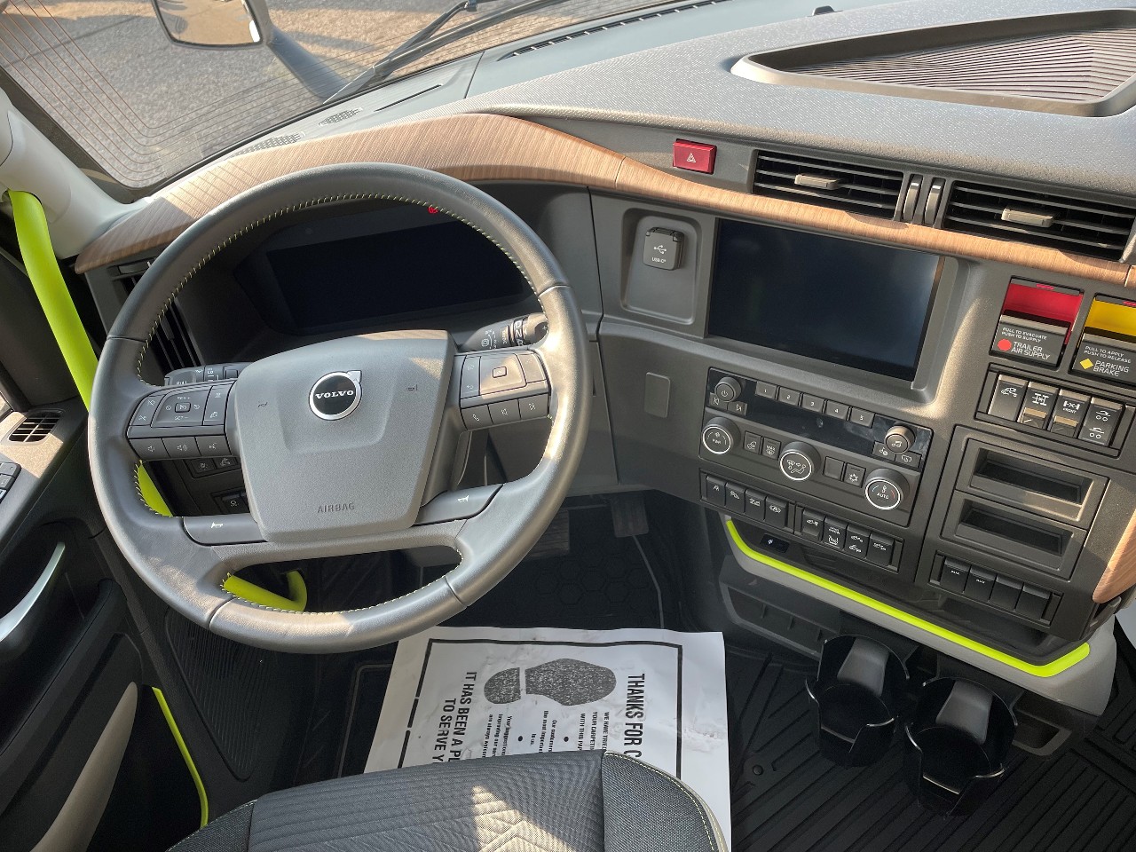 2025 Volvo - image 6