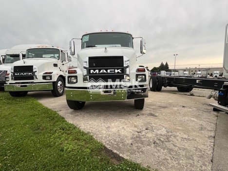 2025-mack-md-md6-270-wb-cab-chassis-truck #315055