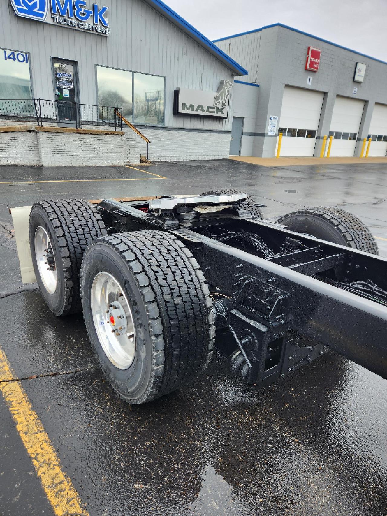 2025 Volvo - image 7