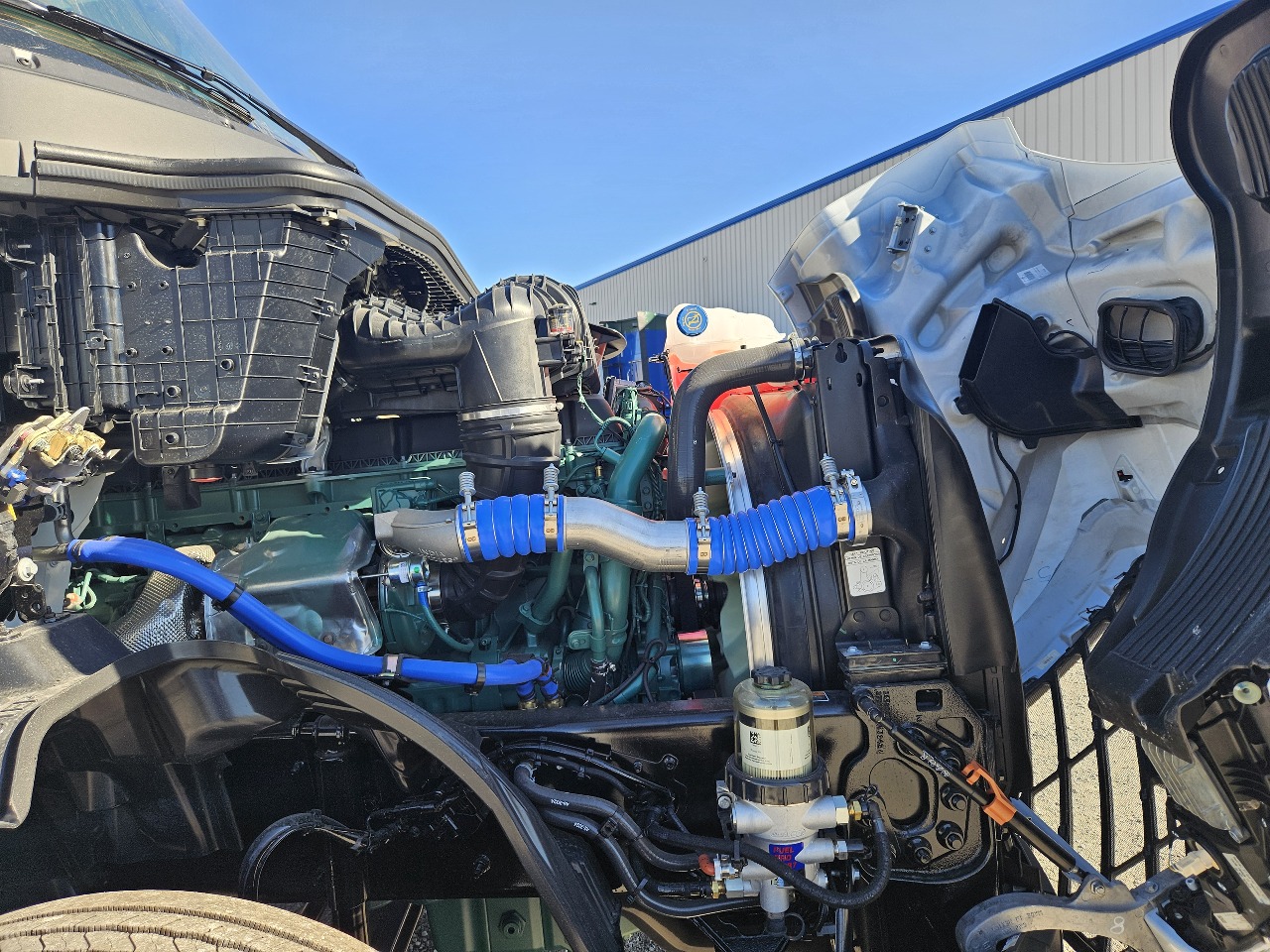 2026 Volvo - image 17