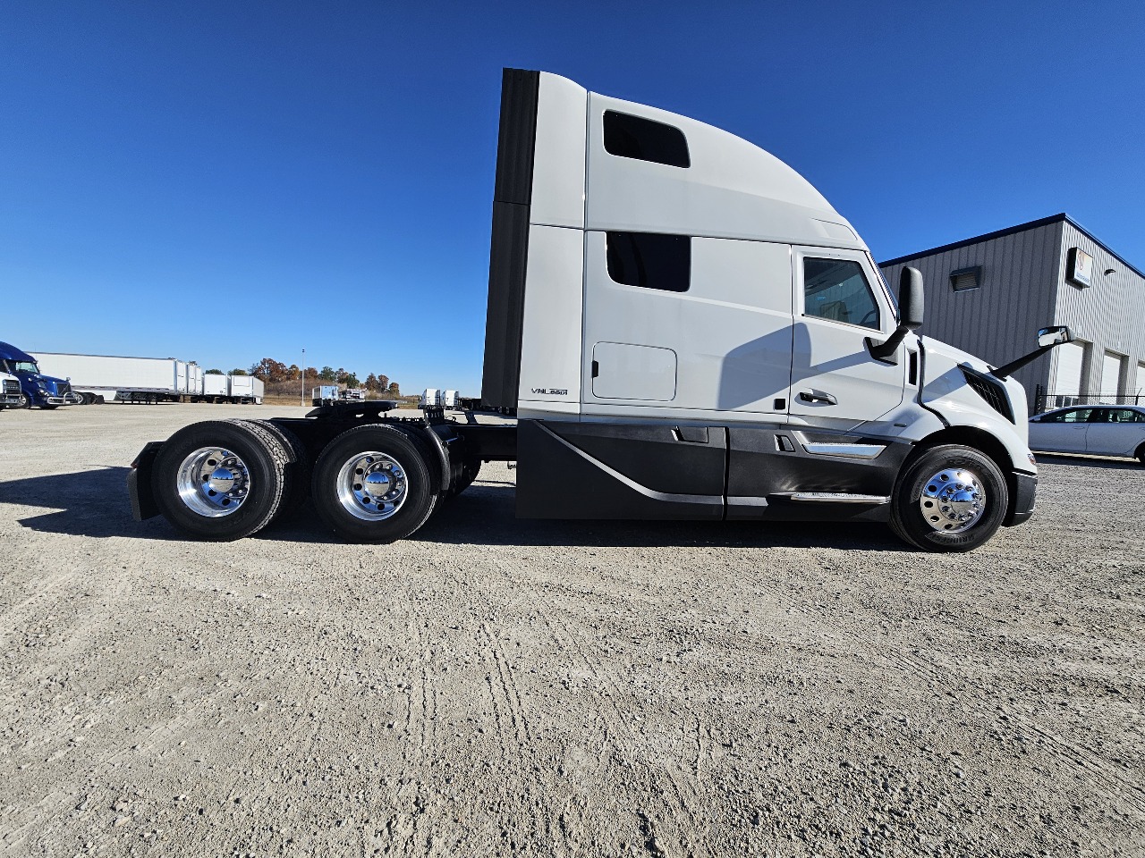 2026 Volvo - image 4