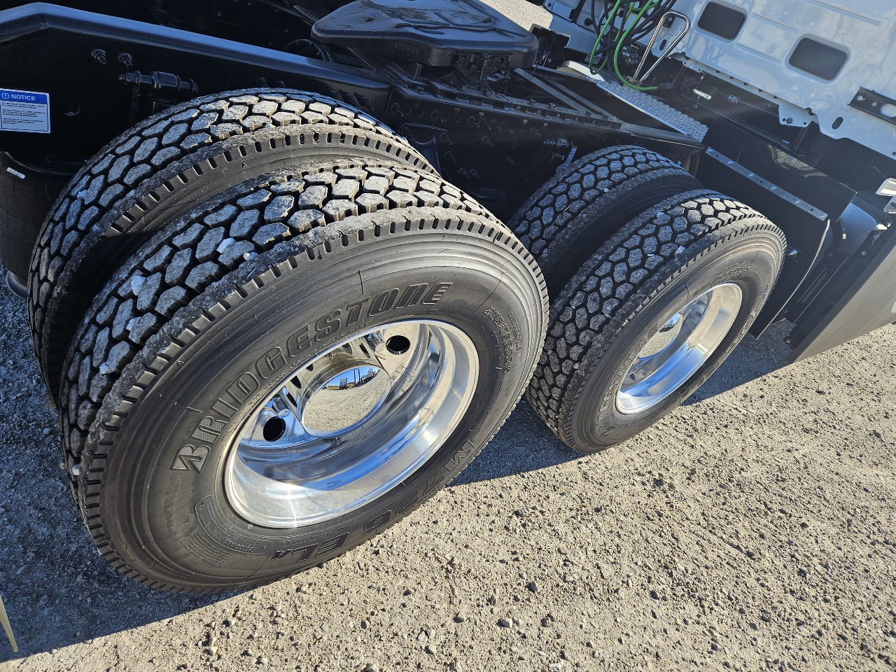 2026 Volvo - image 5