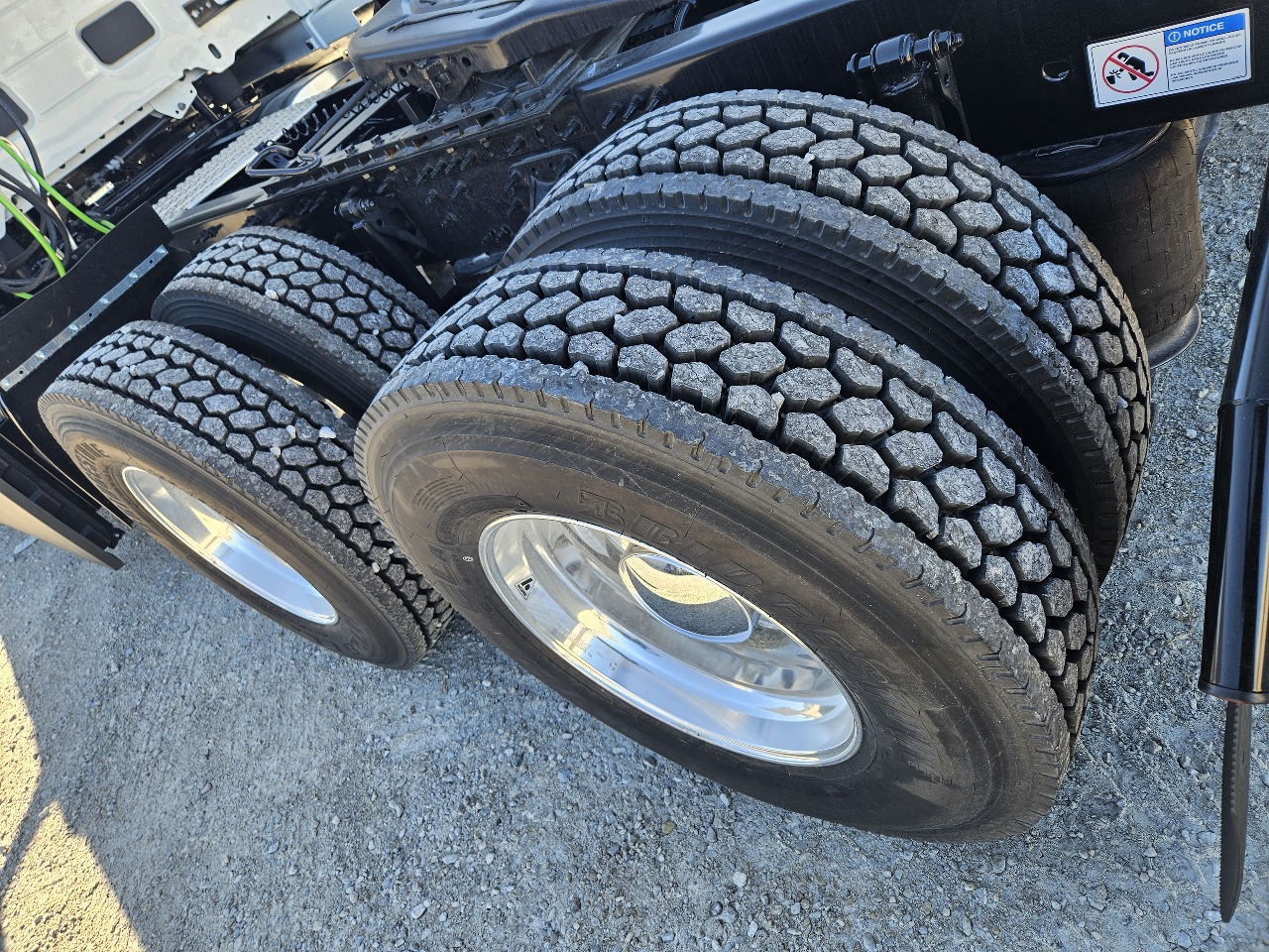 2026 Volvo - image 7