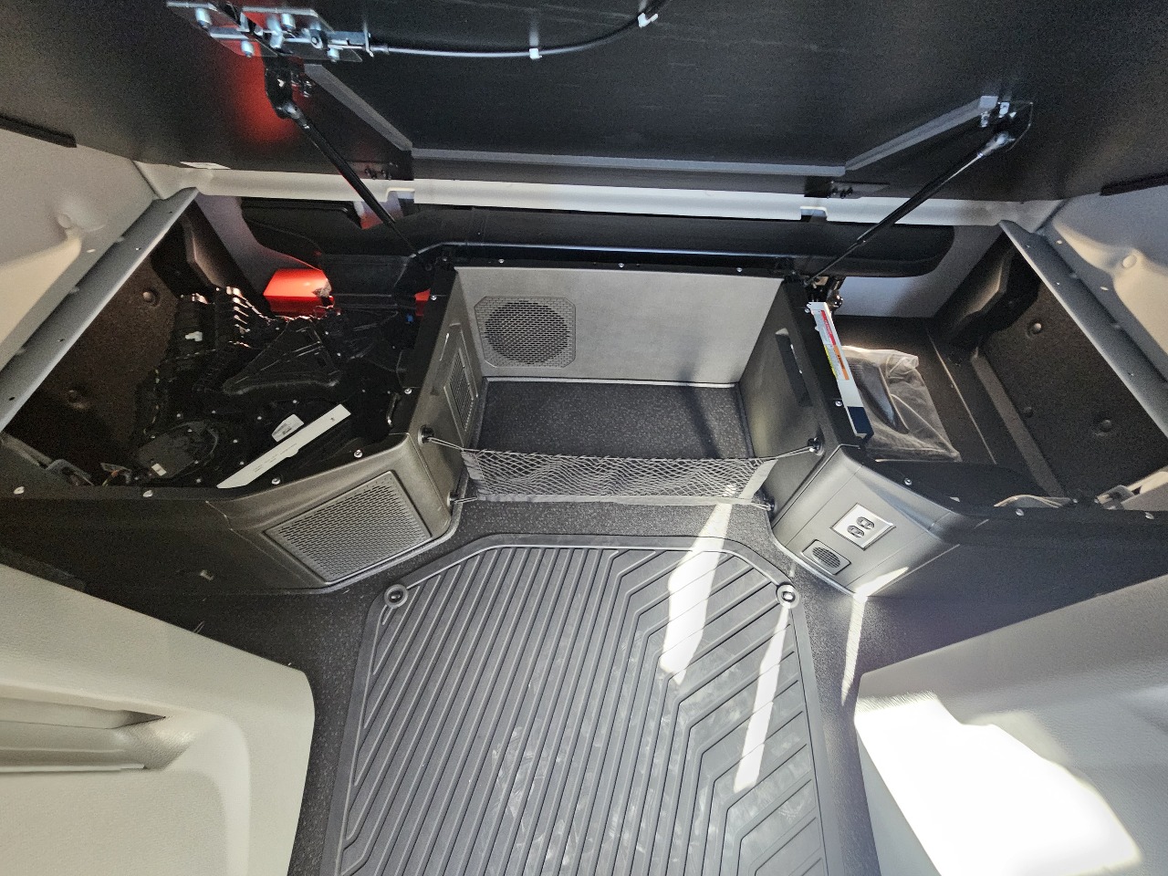 2026 Volvo VNL 860 - image 11