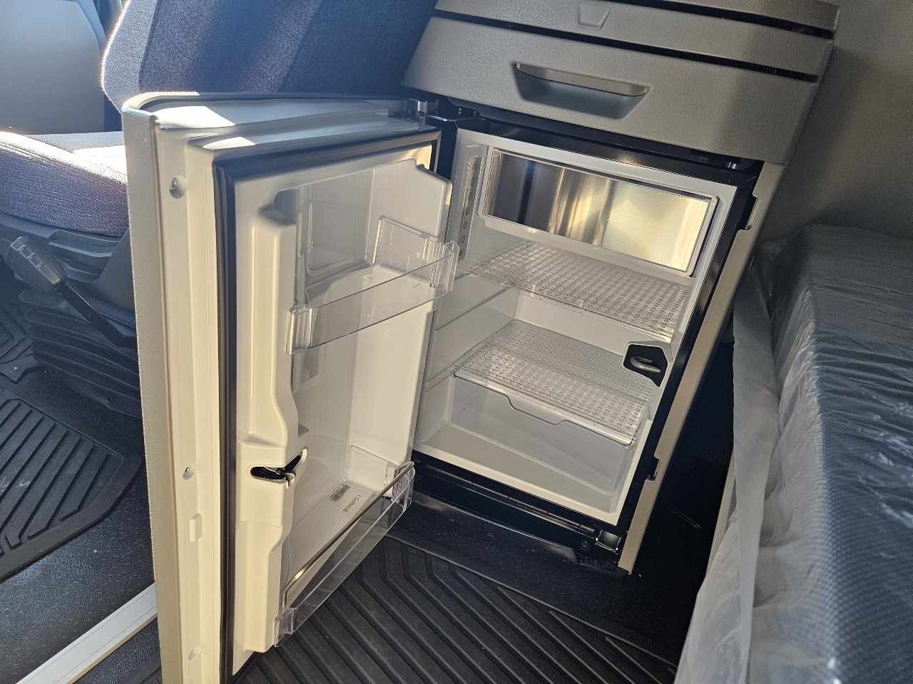 2026 Volvo VNL 860 - image 15