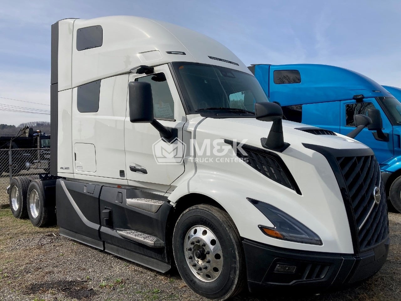 2025 Volvo - image 1