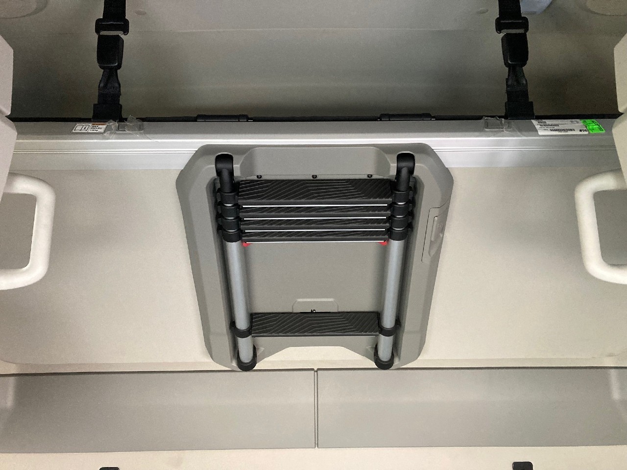 2025 Volvo - image 9