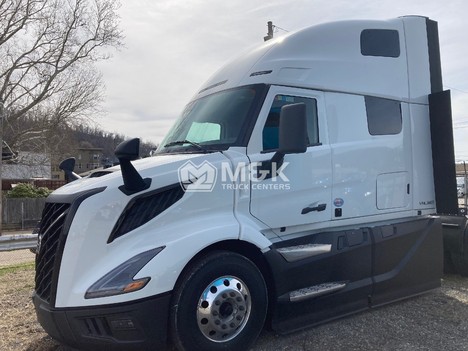 2025 VOLVO VNL64T660 Sleeper #316751