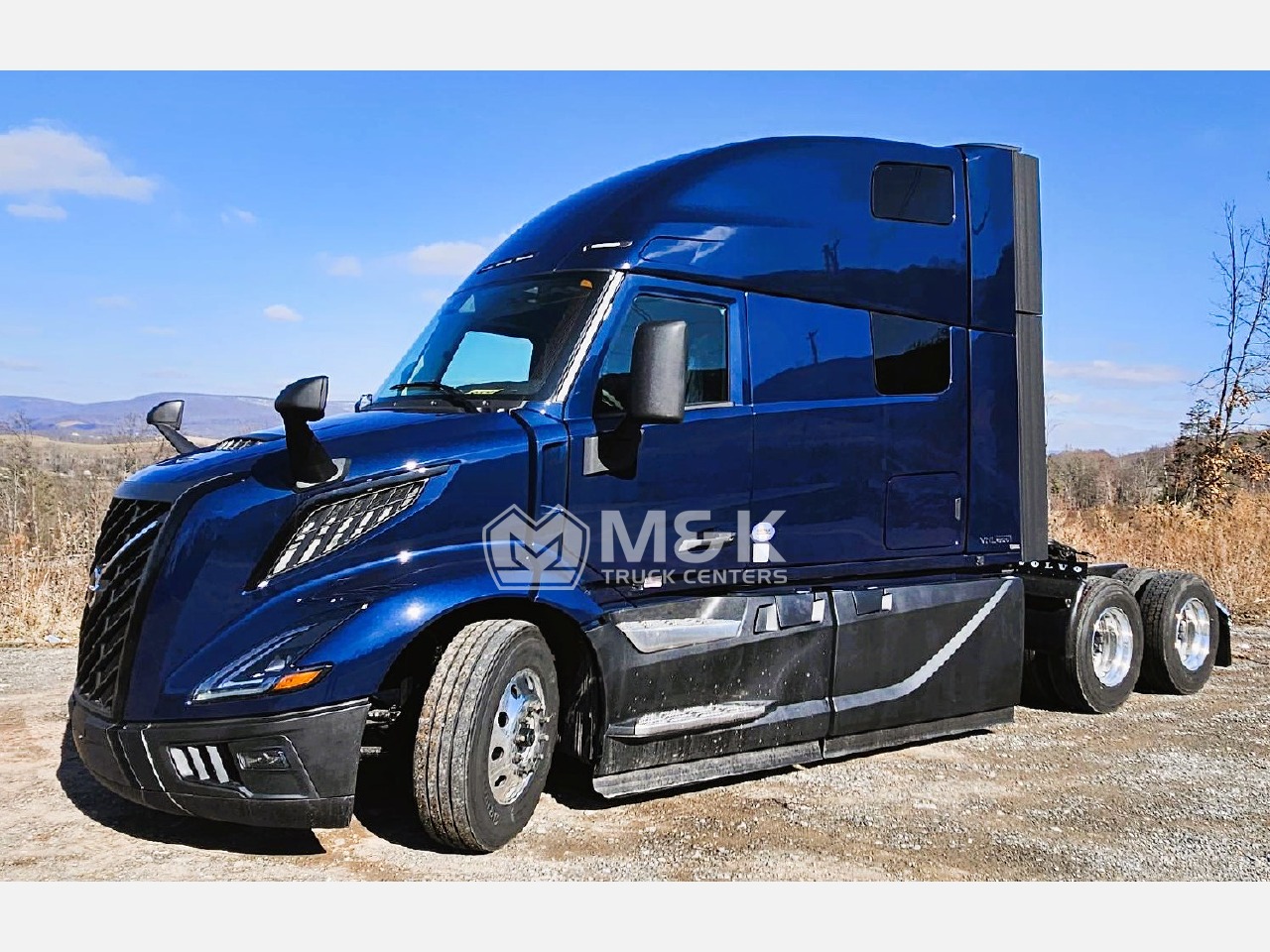 2025 Volvo - image 2