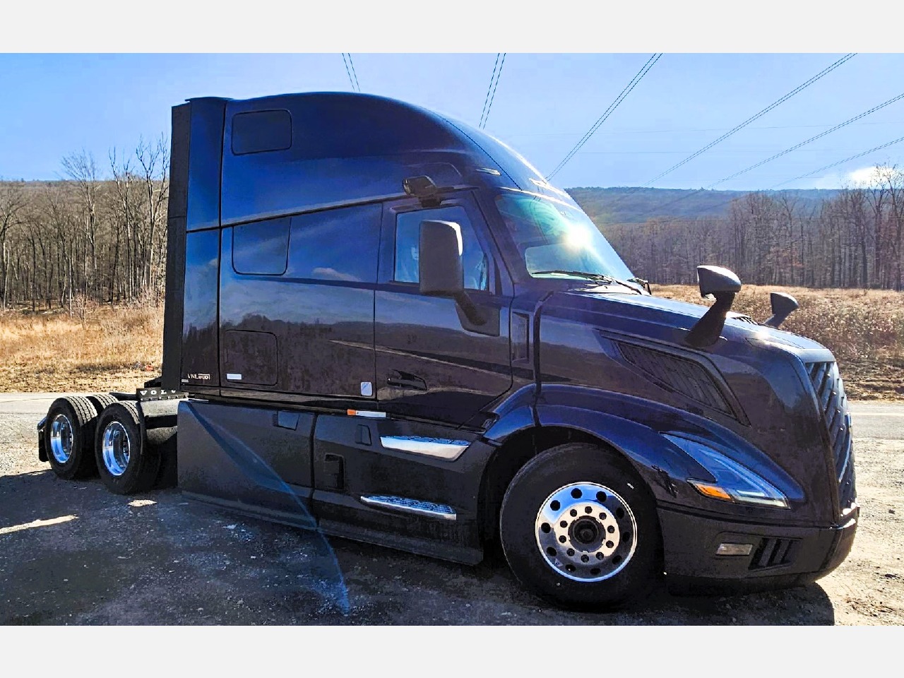 2025 Volvo - image 4