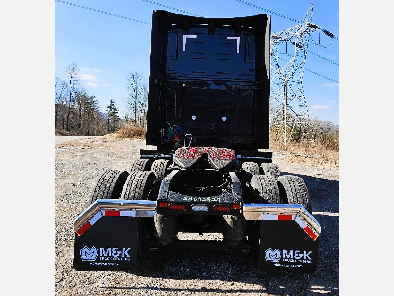 2025 Volvo - image 5