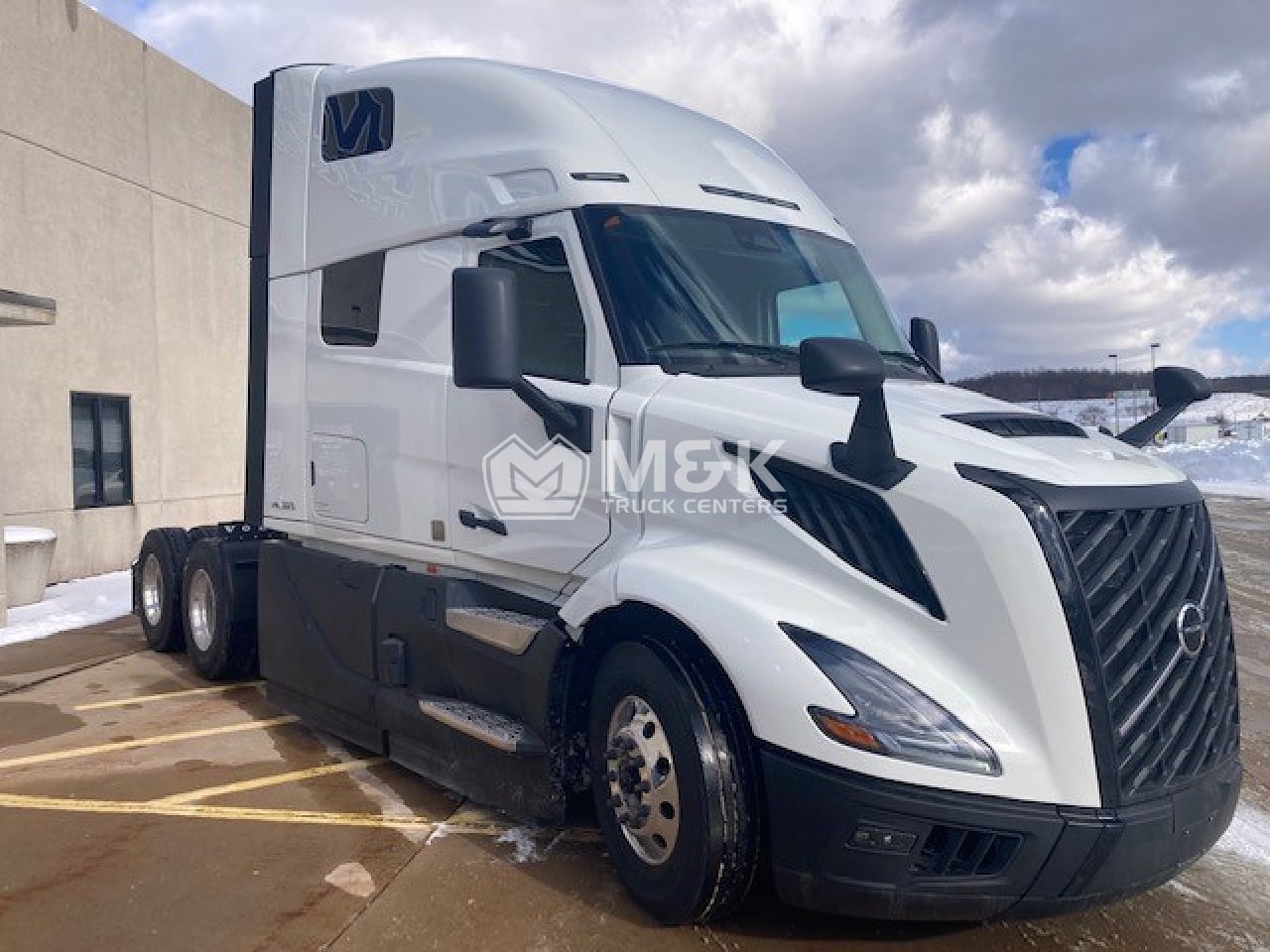 2025 Volvo - image 1