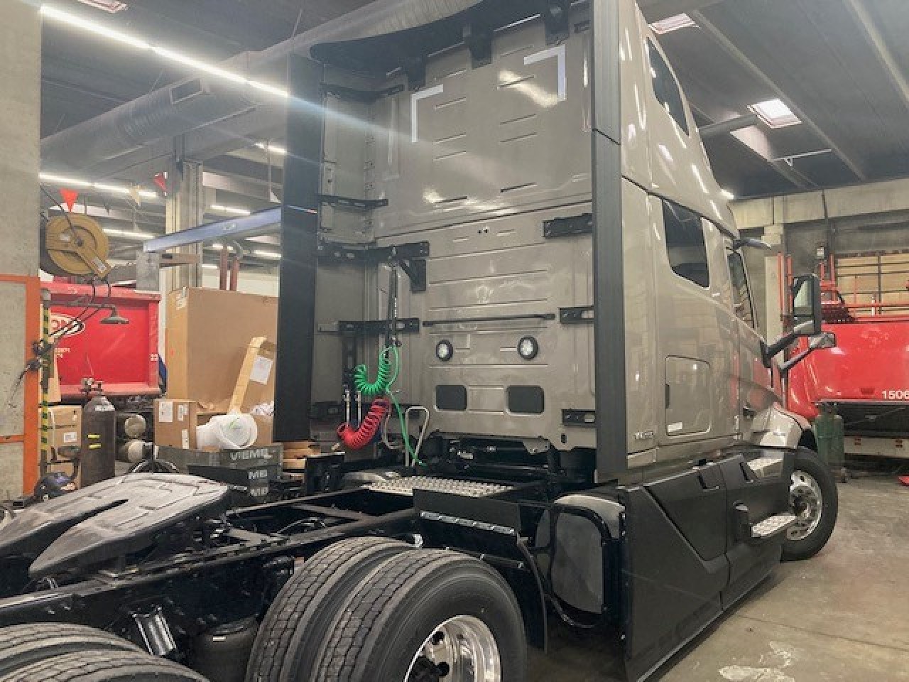 2025 Volvo - image 4