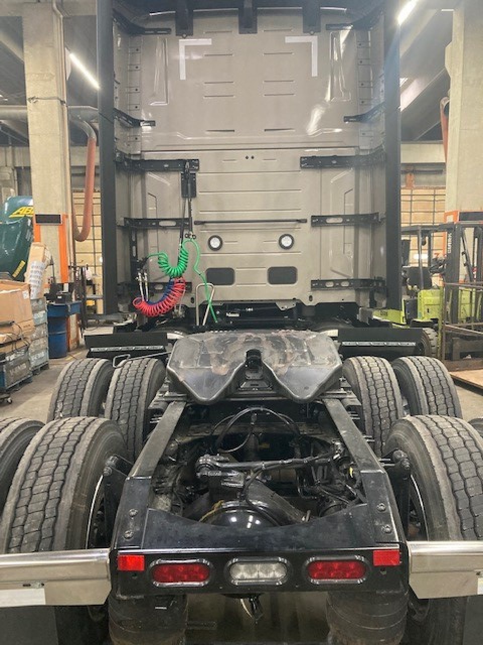 2025 Volvo - image 5