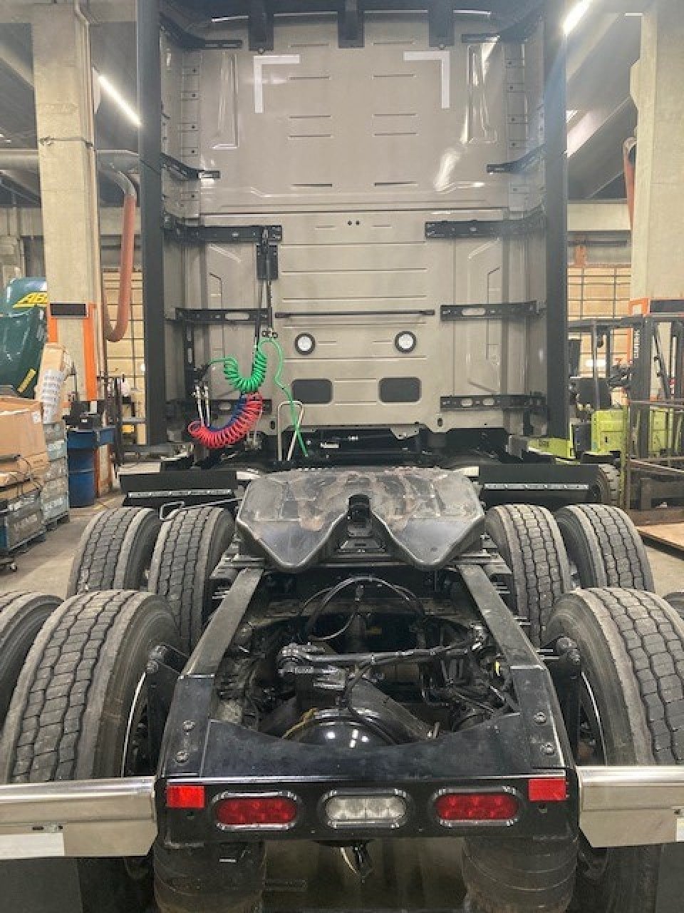 2025 Volvo - image 5