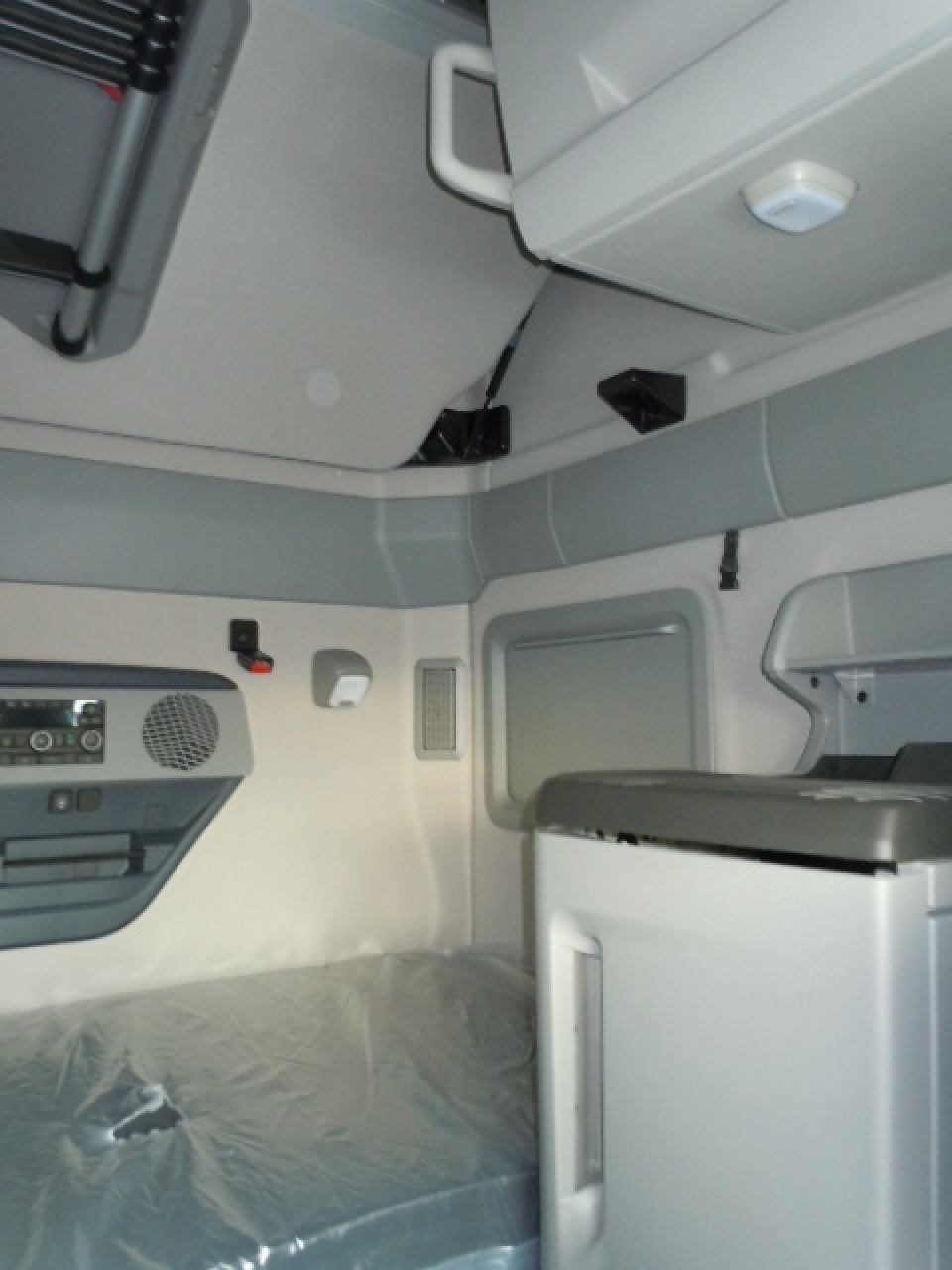 2026 Volvo - image 10