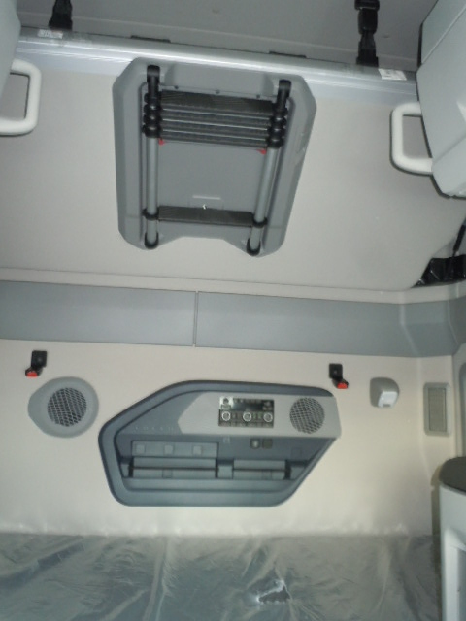 2026 Volvo - image 11