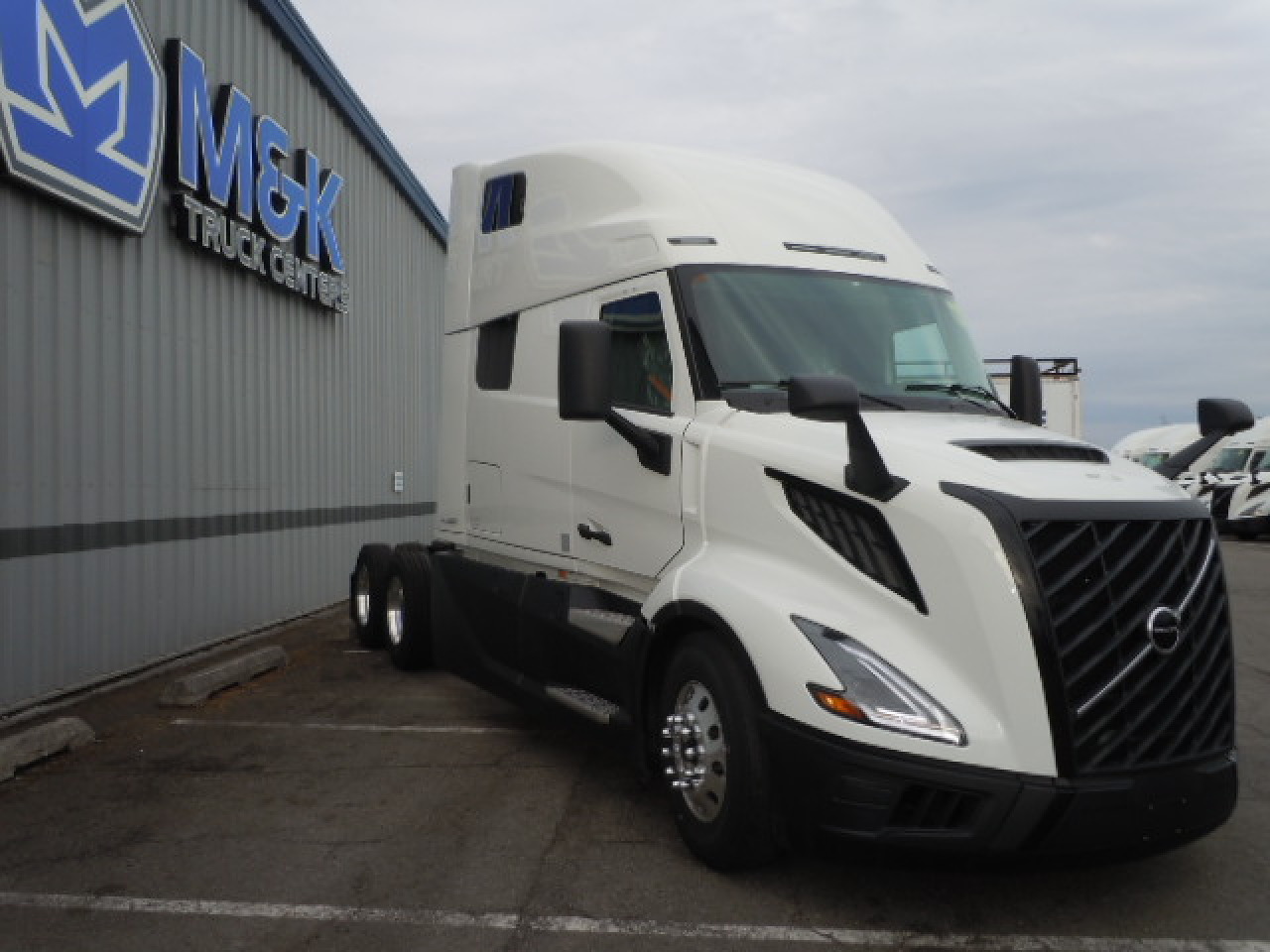 2026 Volvo - image 4