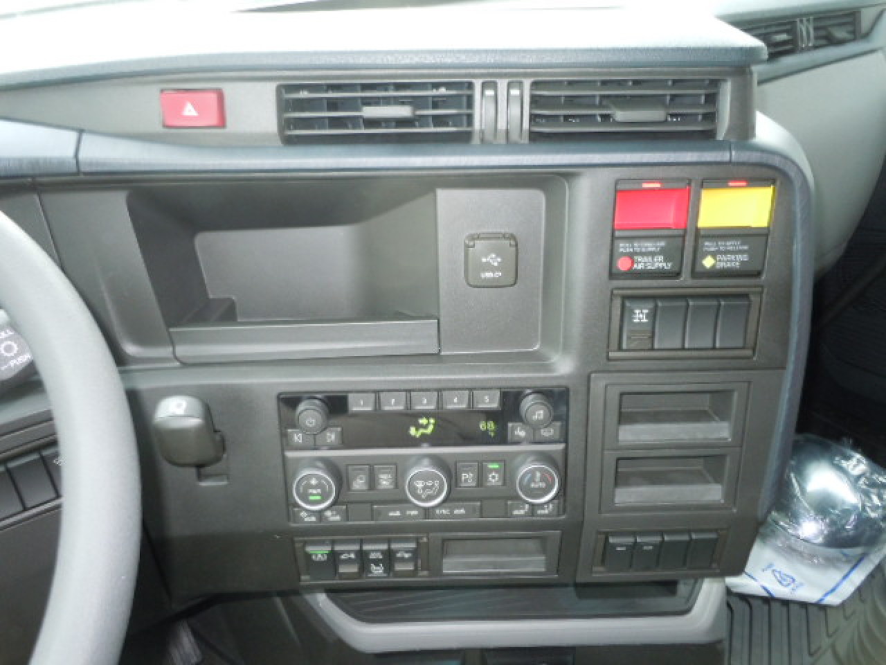 2026 Volvo - image 7