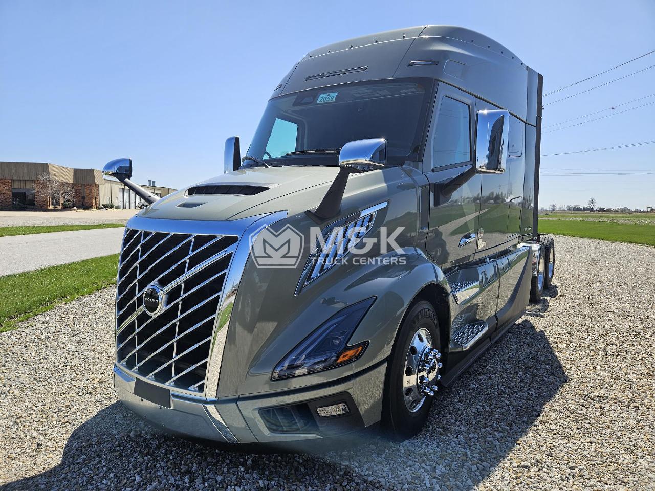 2025 Volvo - image 6