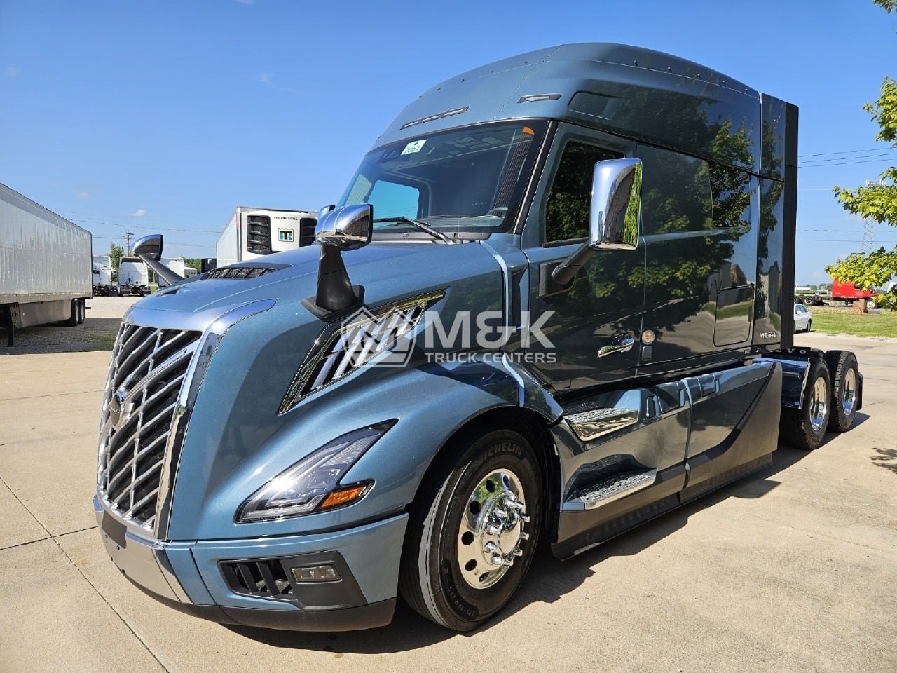 2025 Volvo - image 1