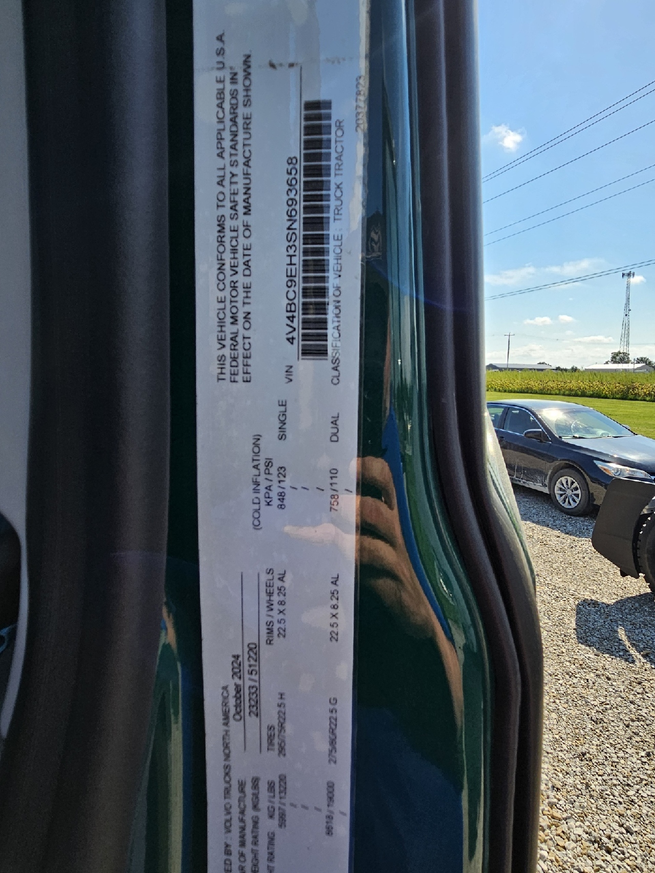 2025 Volvo - image 6