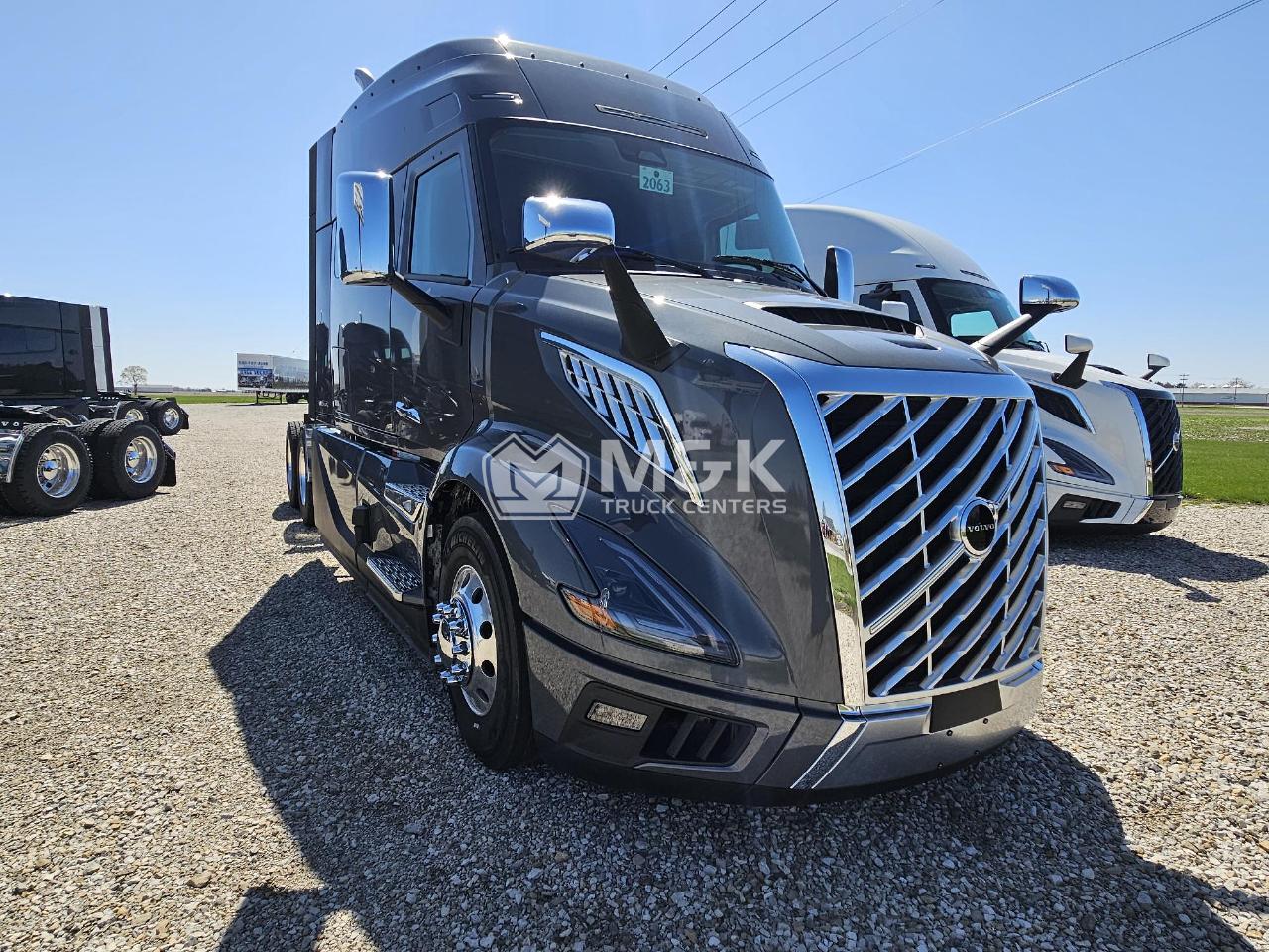 2025 Volvo - image 2