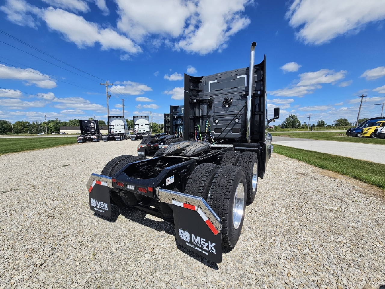 2025 Volvo - image 5