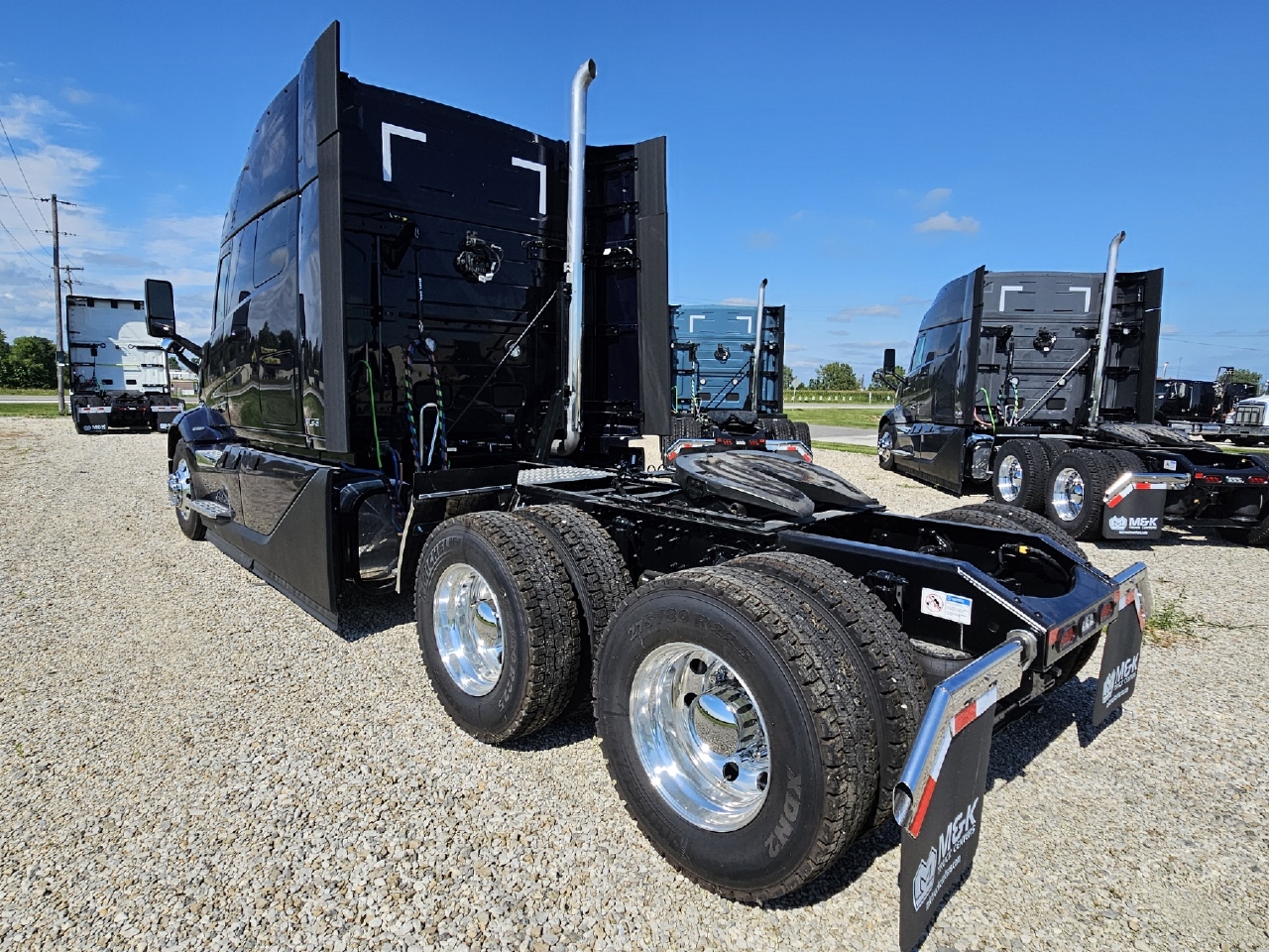 2025 Volvo - image 2