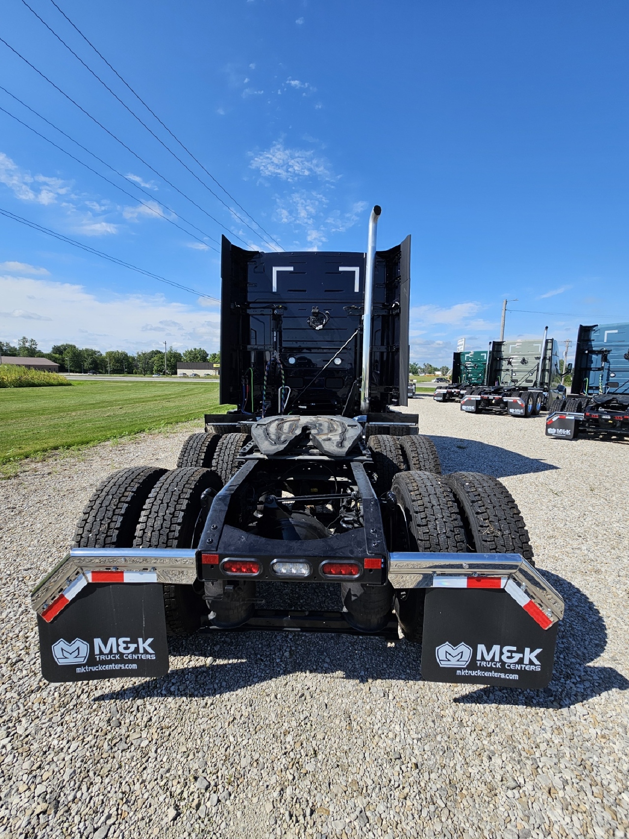 2025 Volvo - image 3