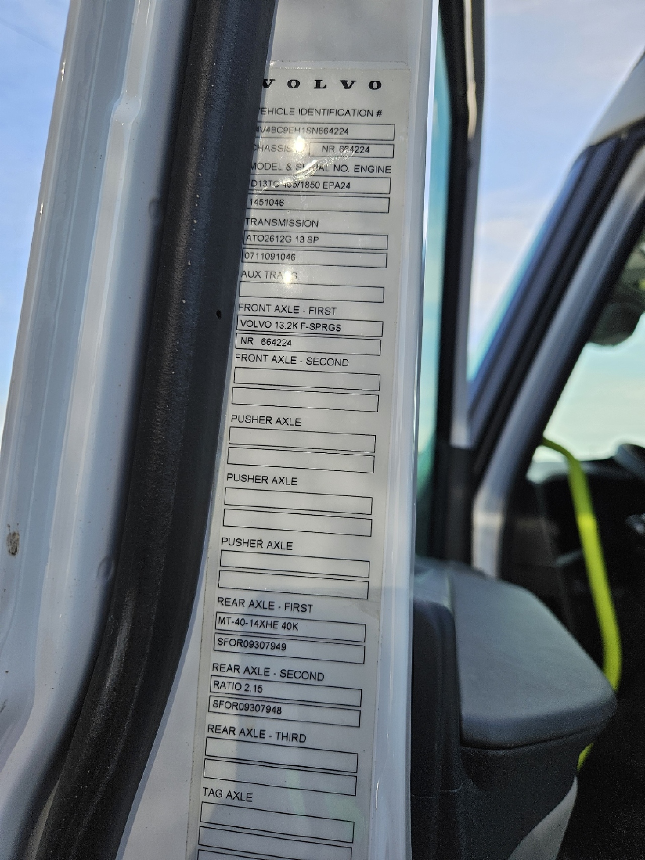 2025 Volvo - image 7