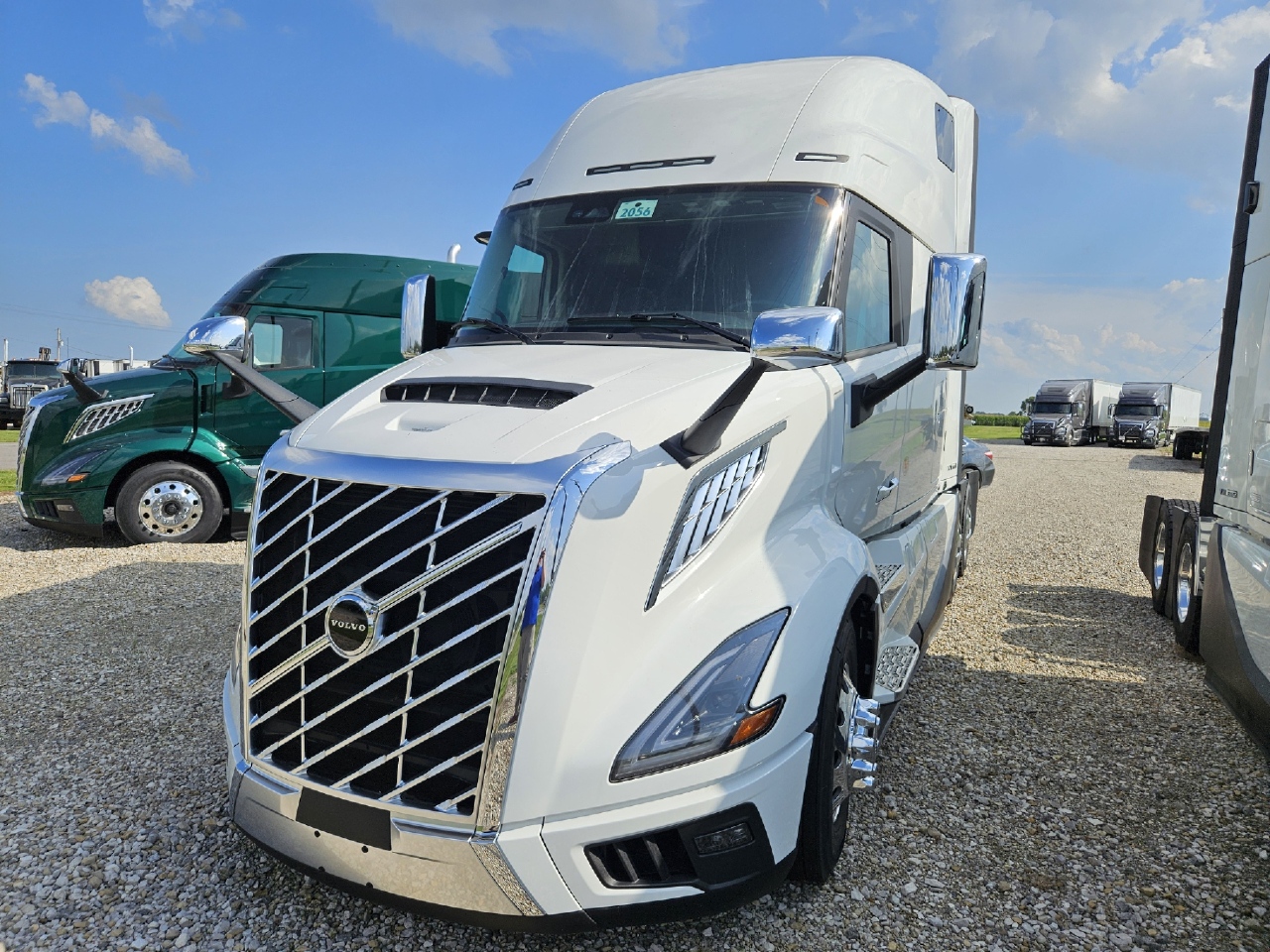 2025 Volvo - image 2