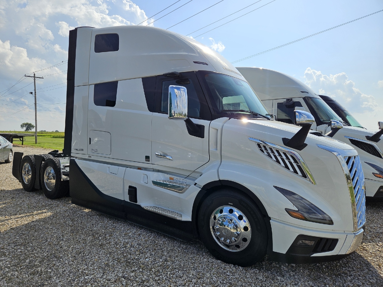 2025 Volvo - image 3