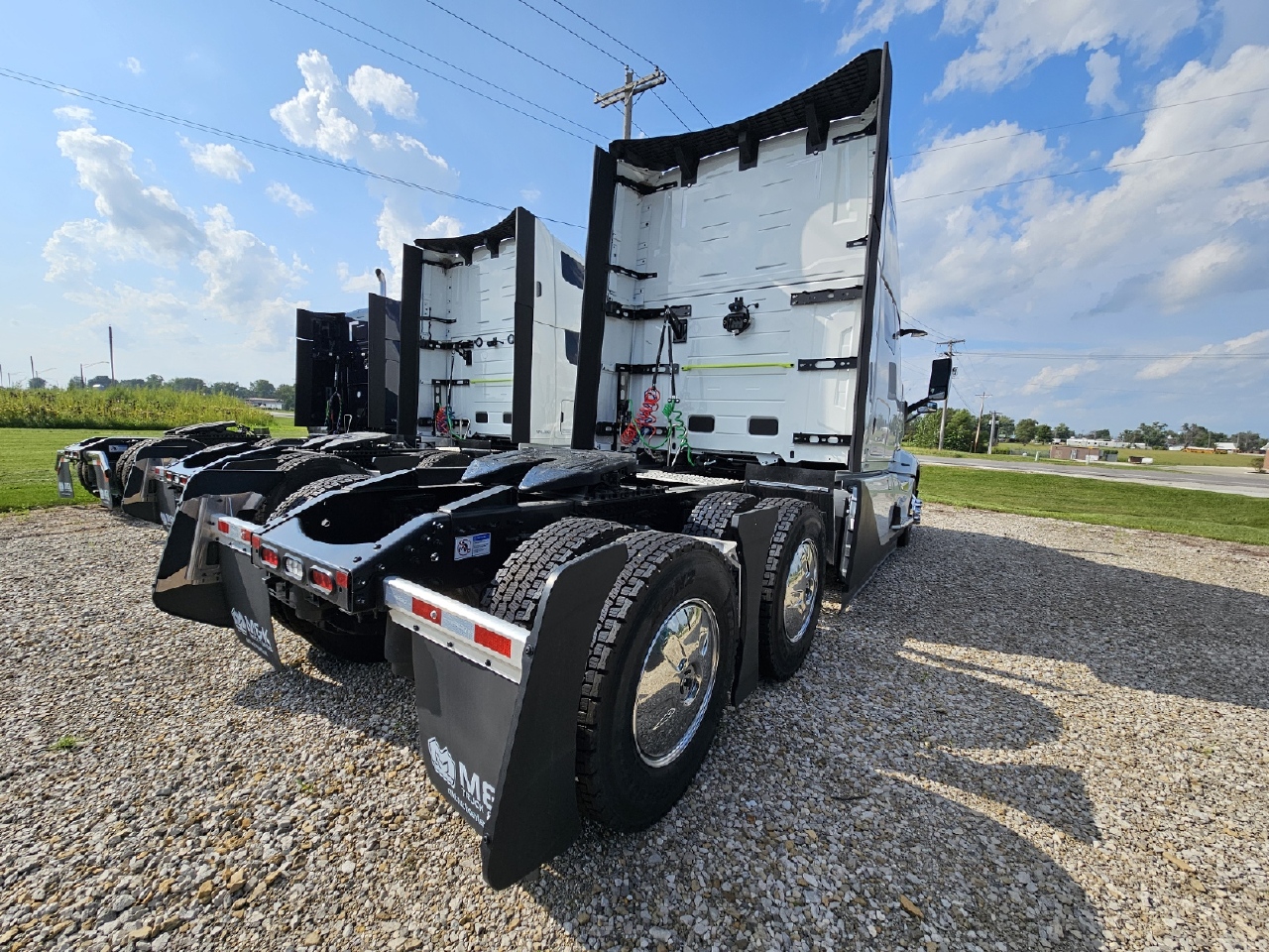 2025 Volvo - image 6