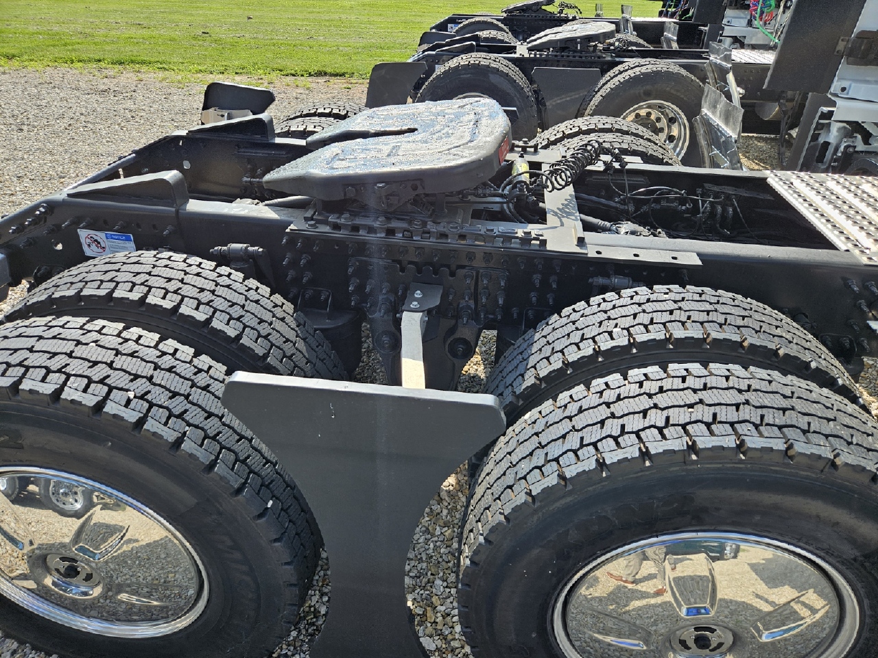 2025 Volvo - image 7