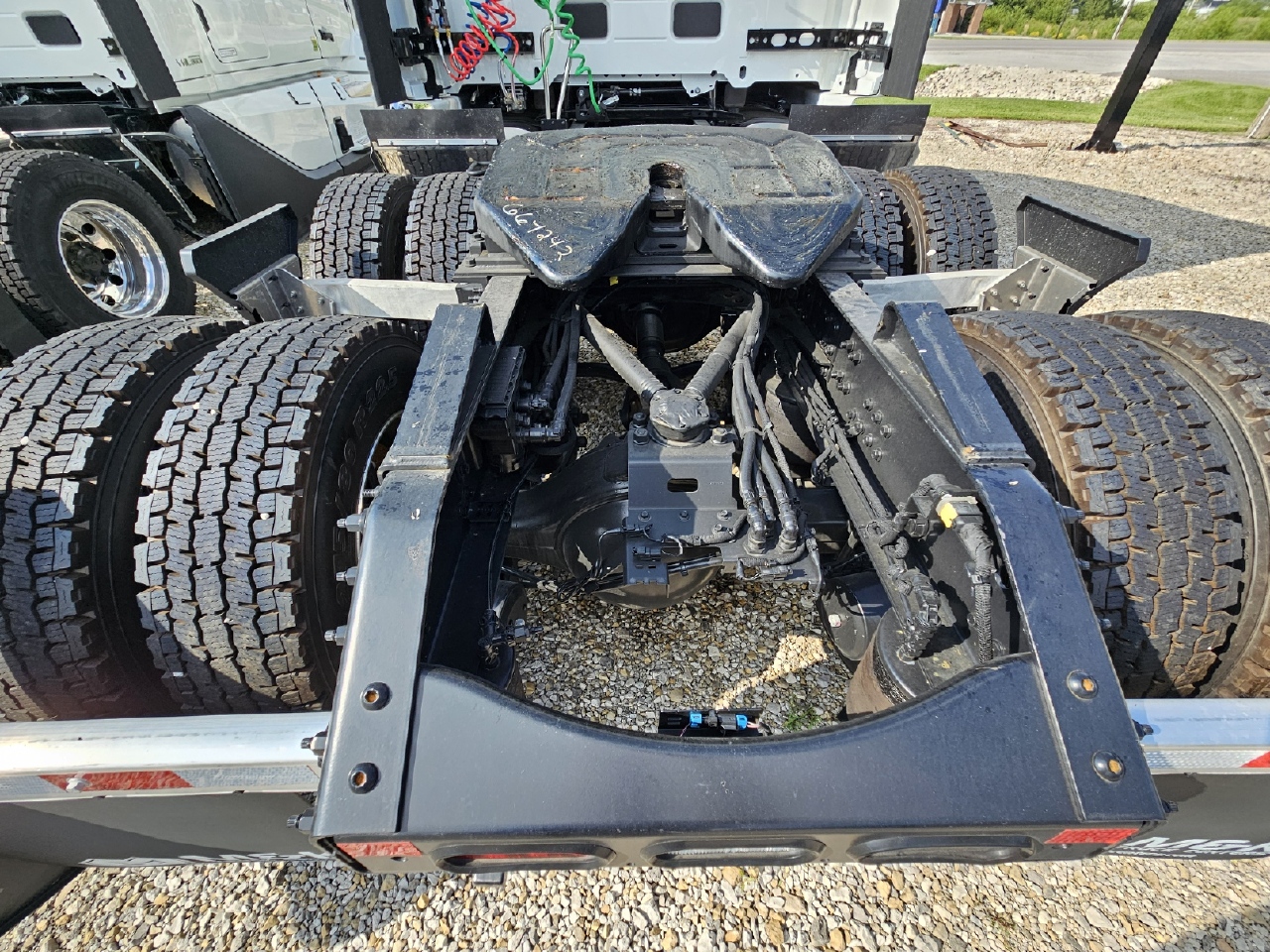 2025 Volvo - image 8