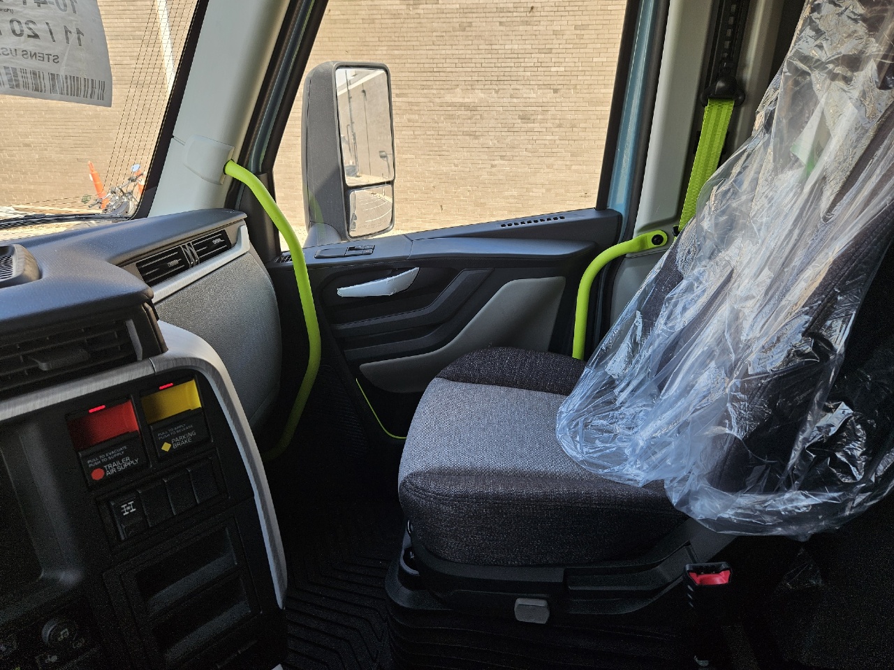 2025 Volvo - image 10