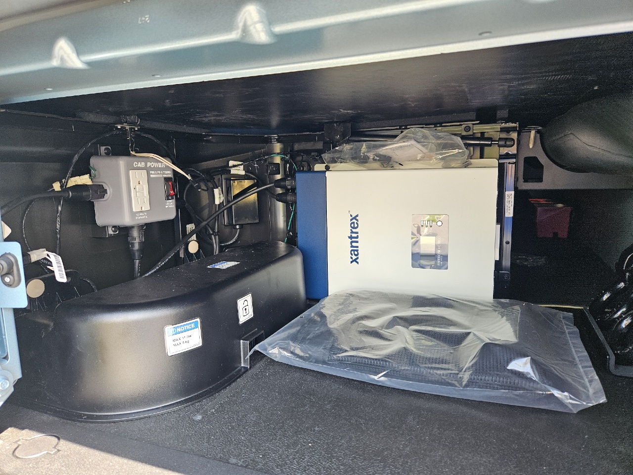 2025 Volvo - image 16