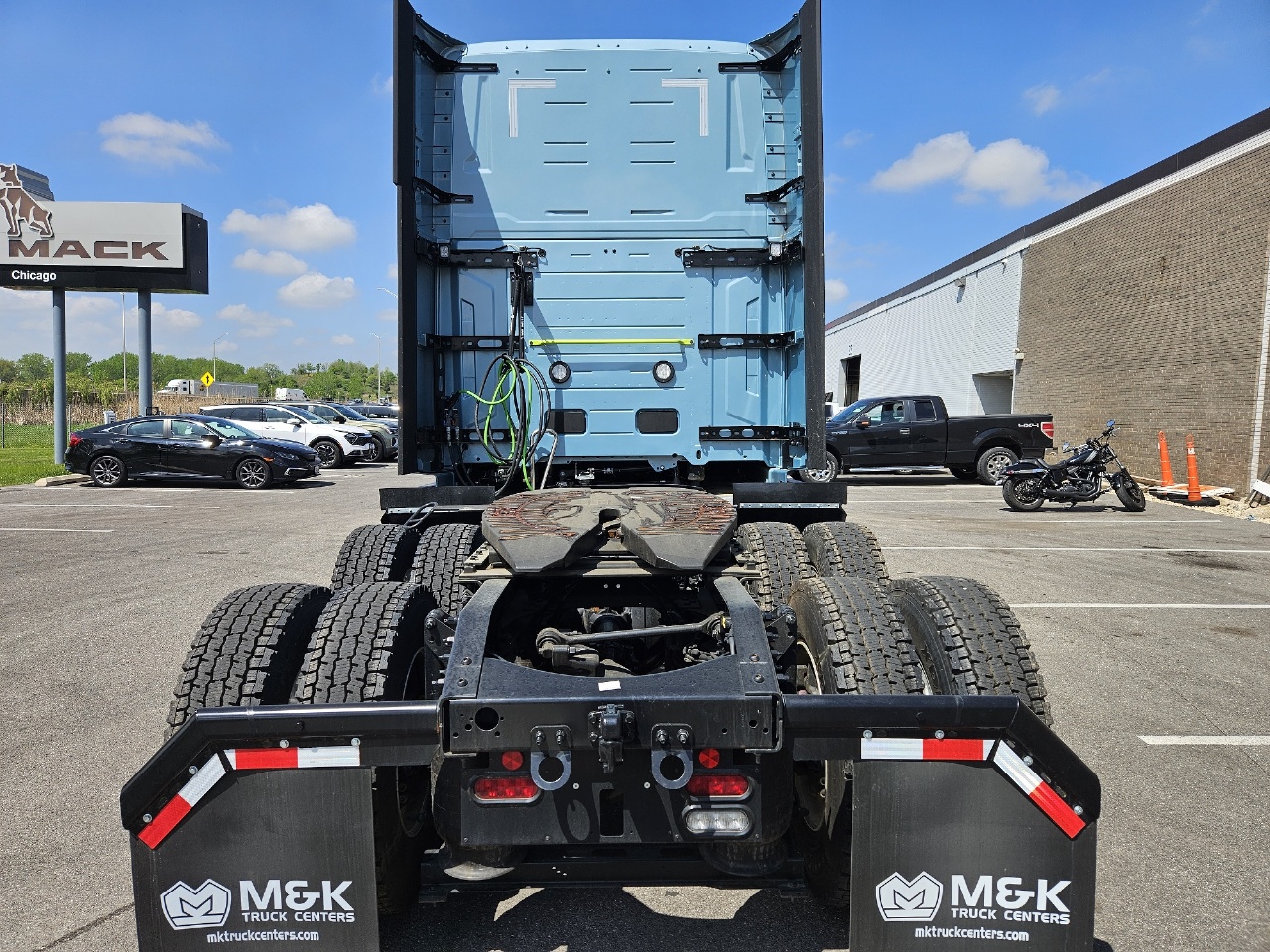 2025 Volvo - image 5