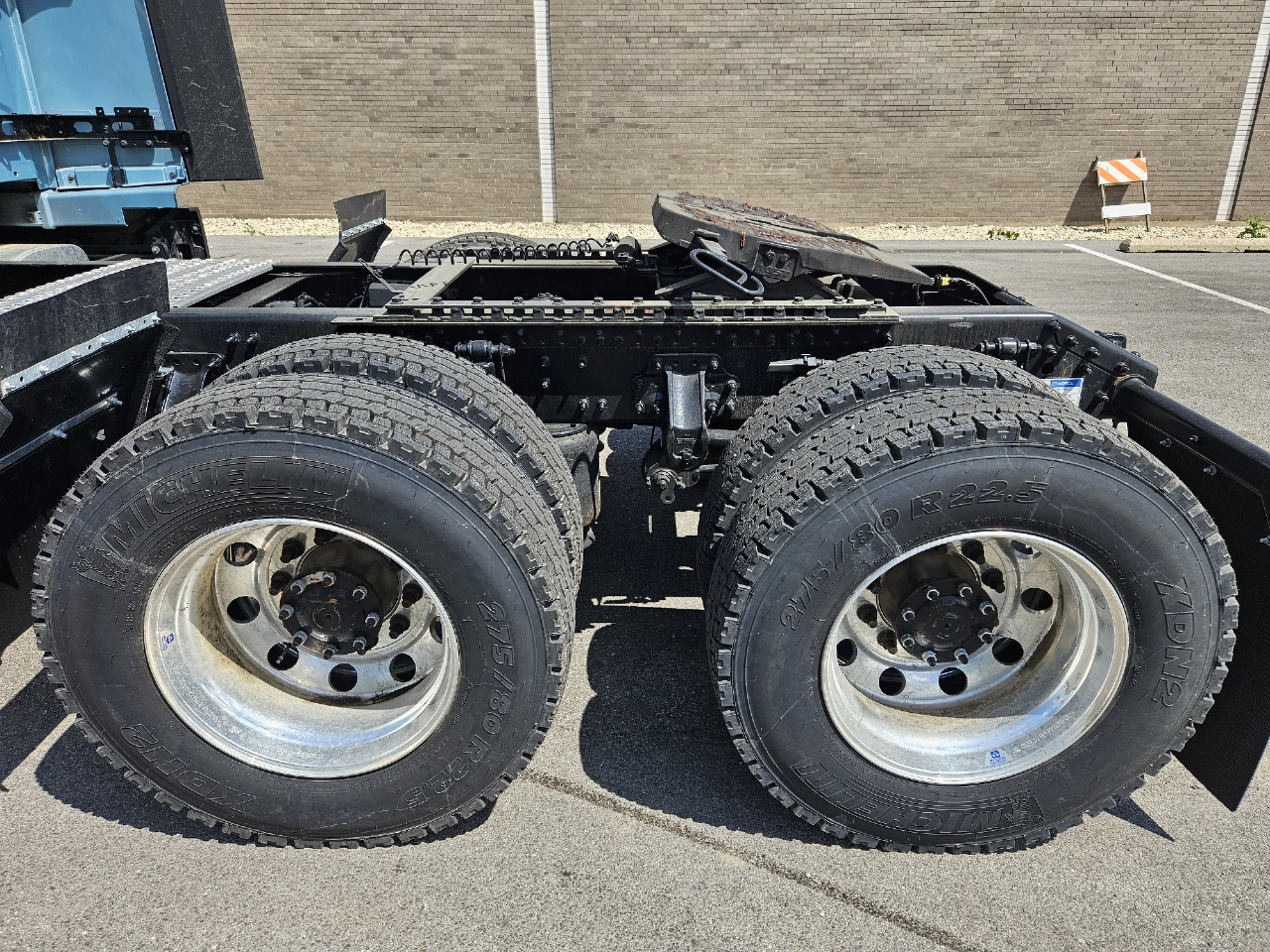 2025 Volvo - image 7