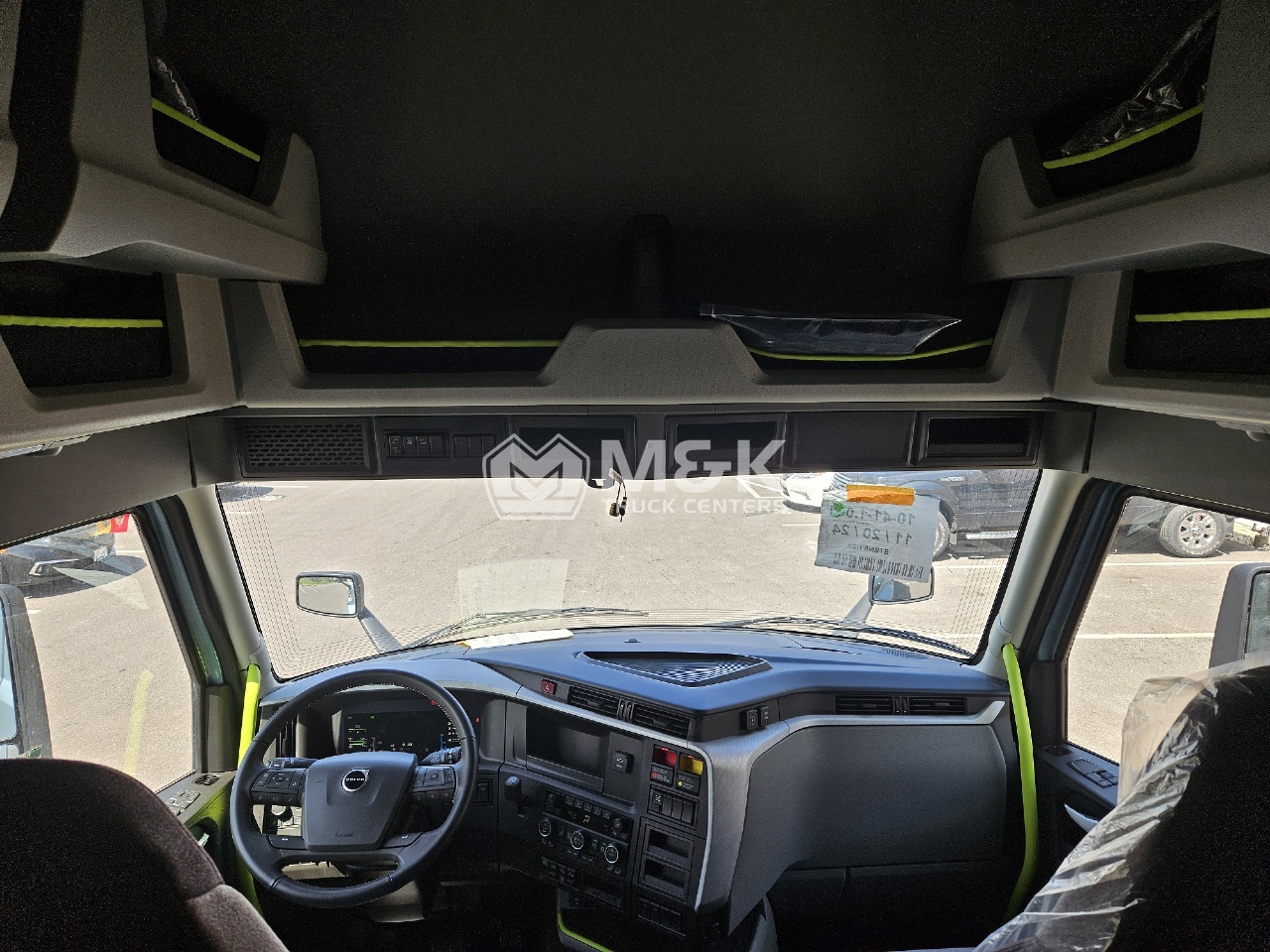 2025 Volvo - image 9