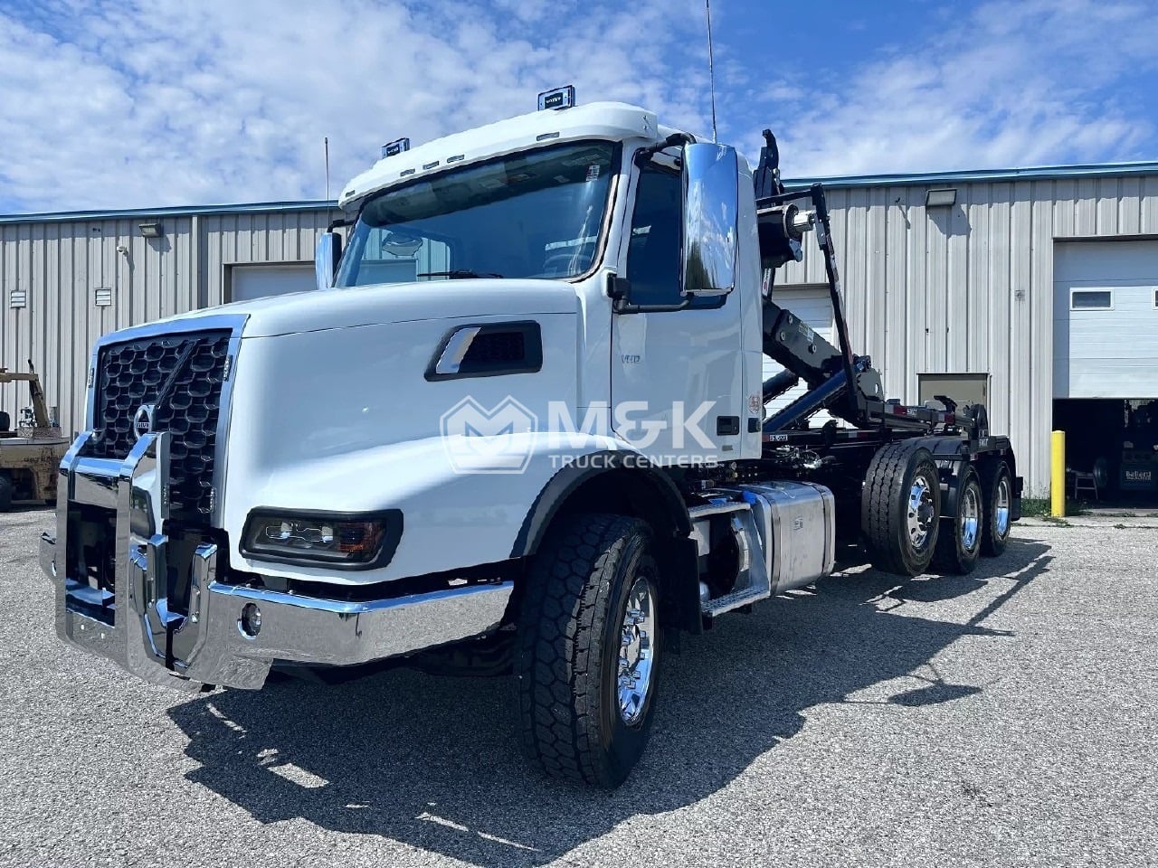 2025 Volvo - image 1