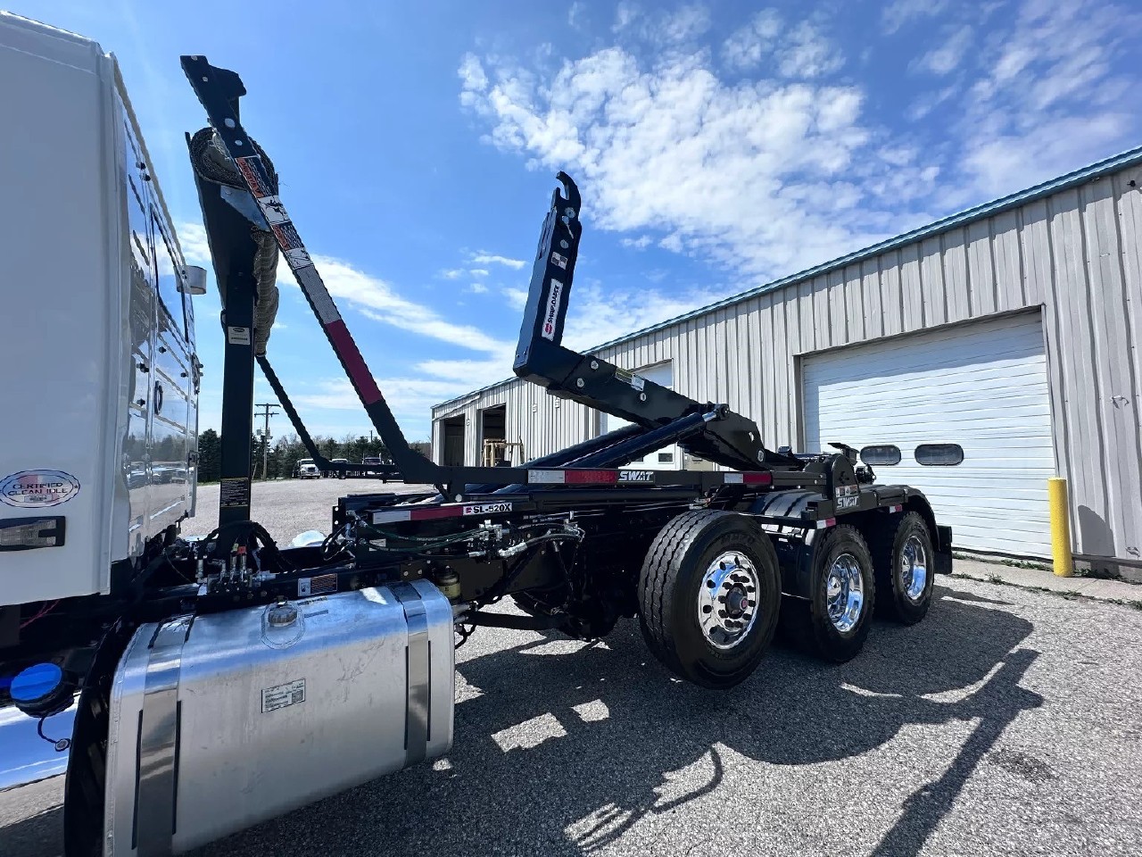 2025 Volvo - image 3