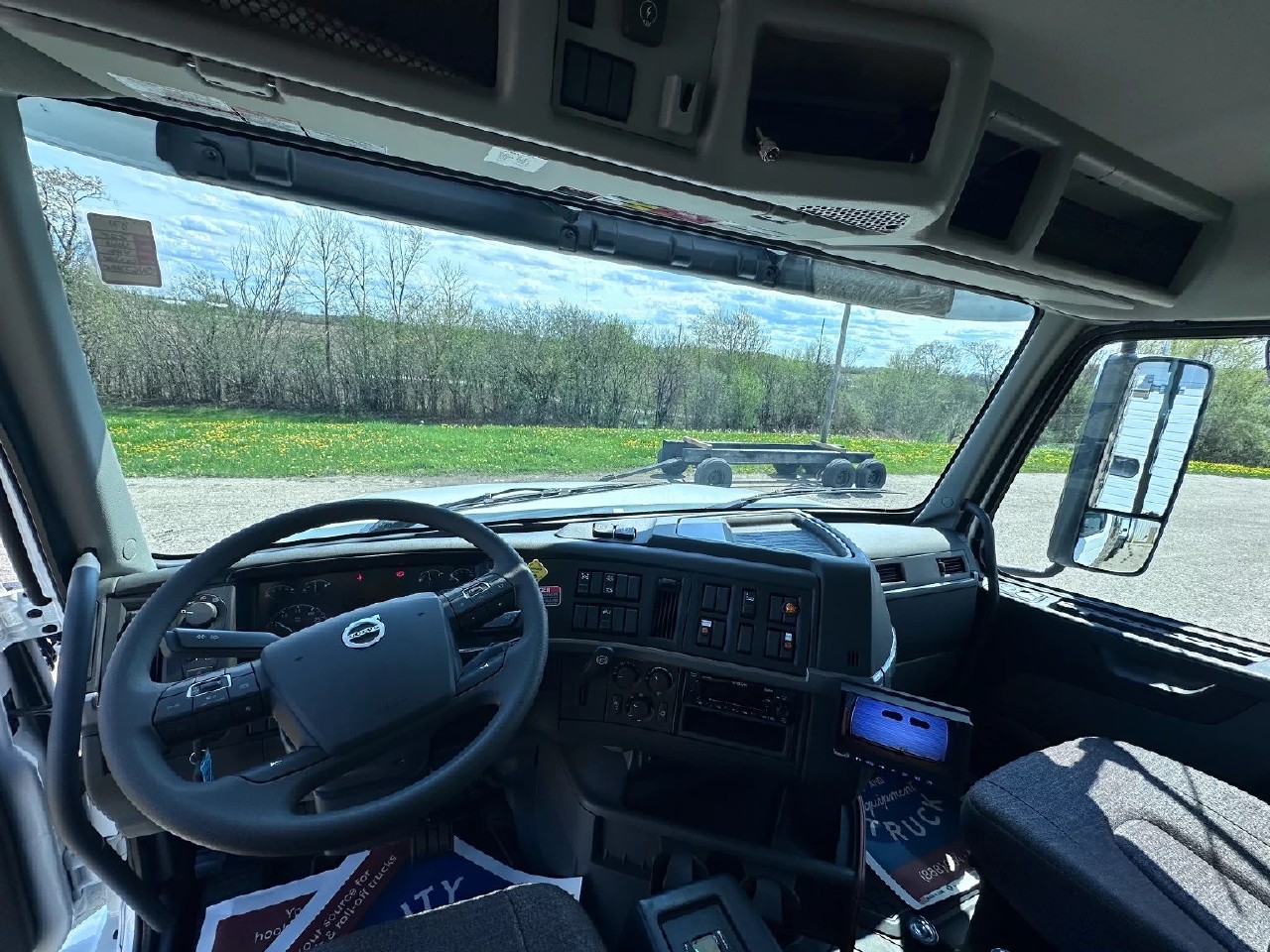 2025 Volvo - image 9