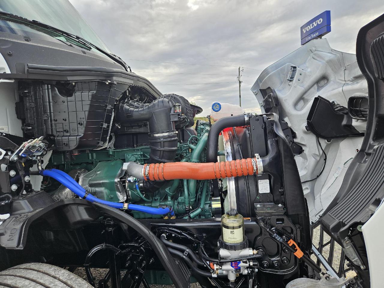 2026 Volvo VNL 860 - image 13