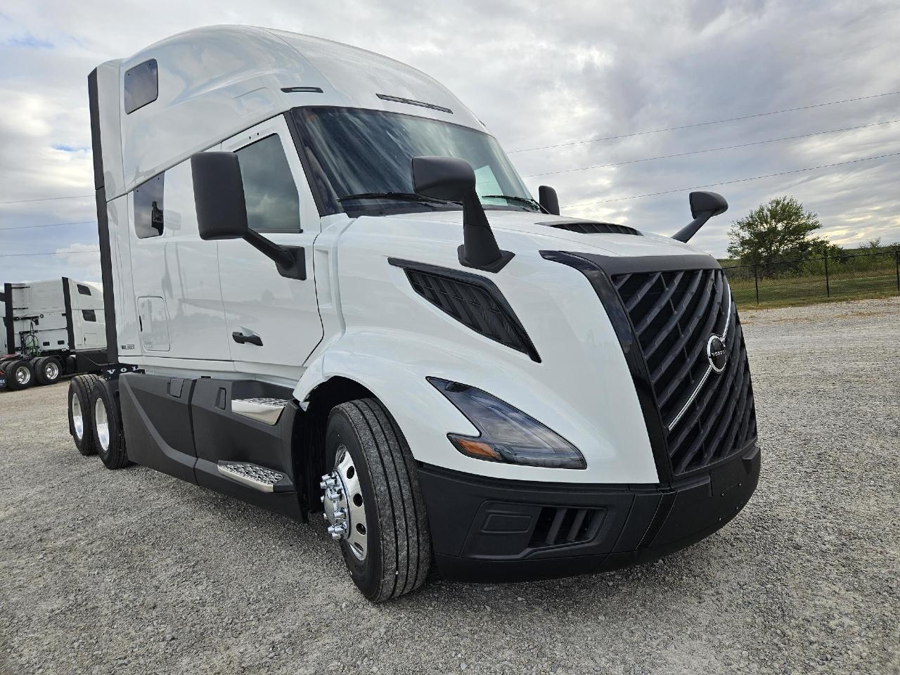 2026 Volvo VNL 860 - image 3