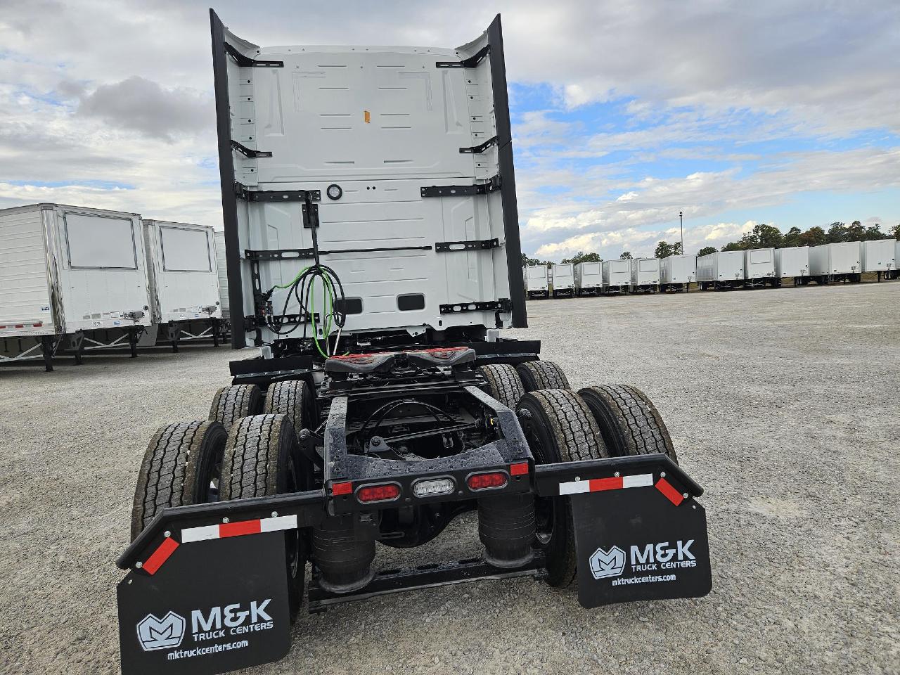 2026 Volvo VNL 860 - image 5