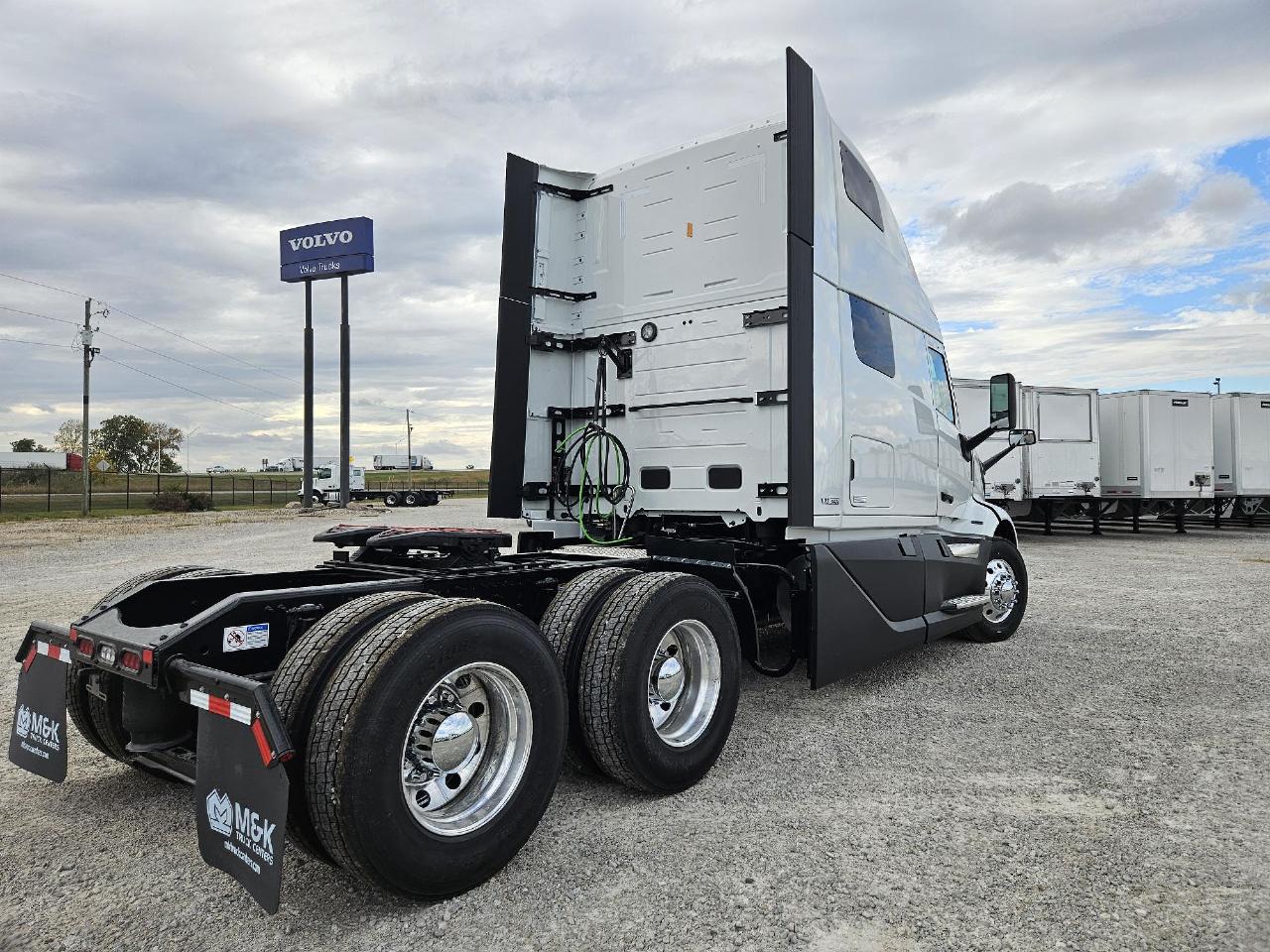 2026 Volvo VNL 860 - image 6
