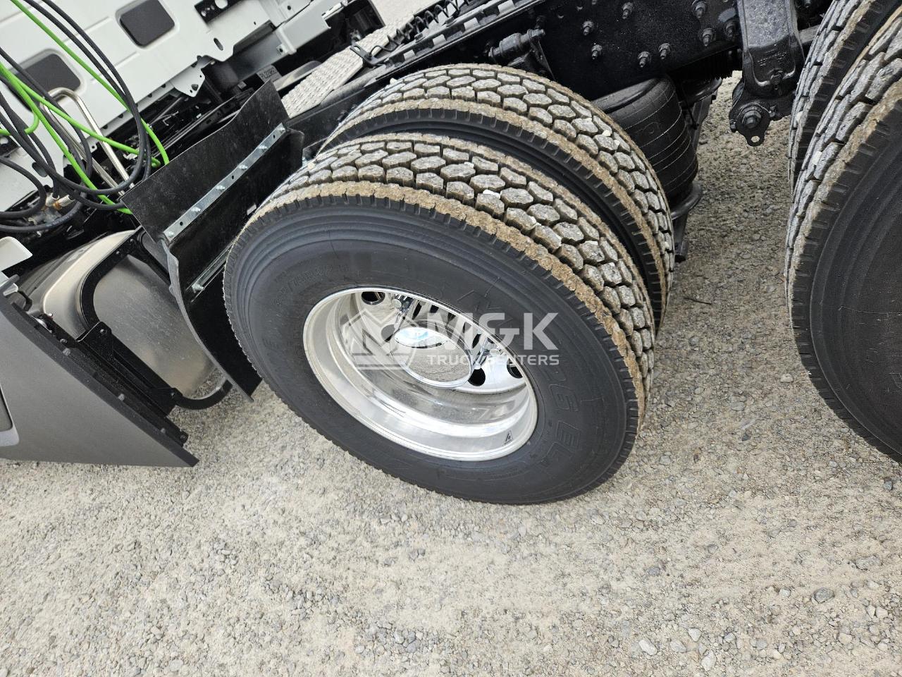 2026 Volvo VNL 860 - image 7